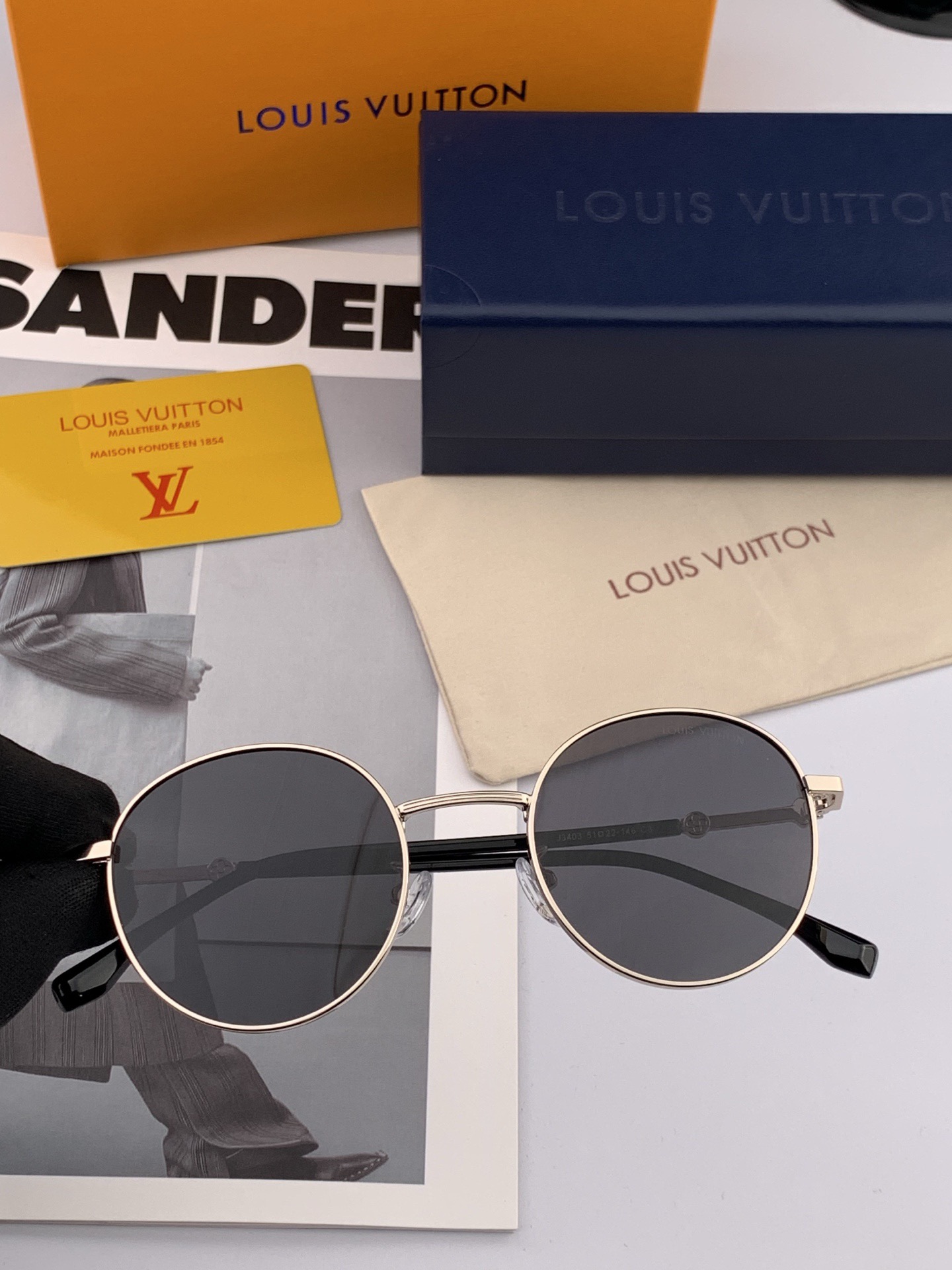 Lv 。 高品质男女款墨镜 👍 进口宝丽来偏光镜片 。蛤蟆镜 开车钓鱼都可 。百搭显瘦墨镜韩版男士飞行员