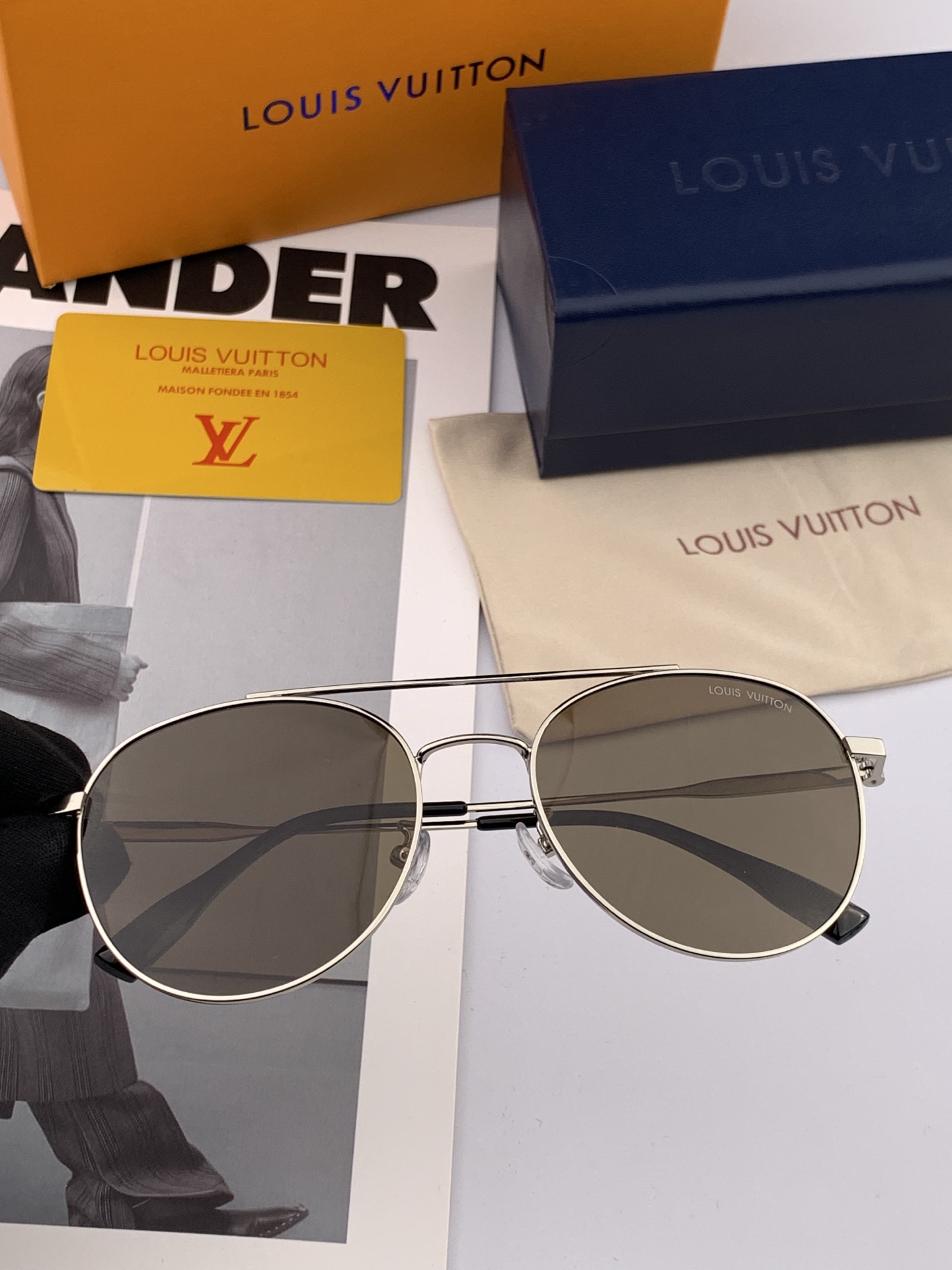 Lv 。 高品质男女款墨镜 👍 进口宝丽来偏光镜片 。蛤蟆镜 开车钓鱼都可 。百搭显瘦墨镜韩版男士飞行员