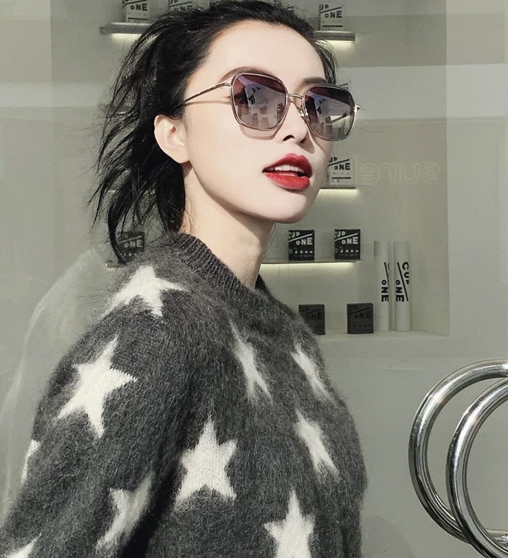 【尼龙偏光系列】GUCCI太阳镜墨圆框设计，不挑脸型，无论搭配大衣还是连衣裙都非常显气质偏光镜片预防紫外