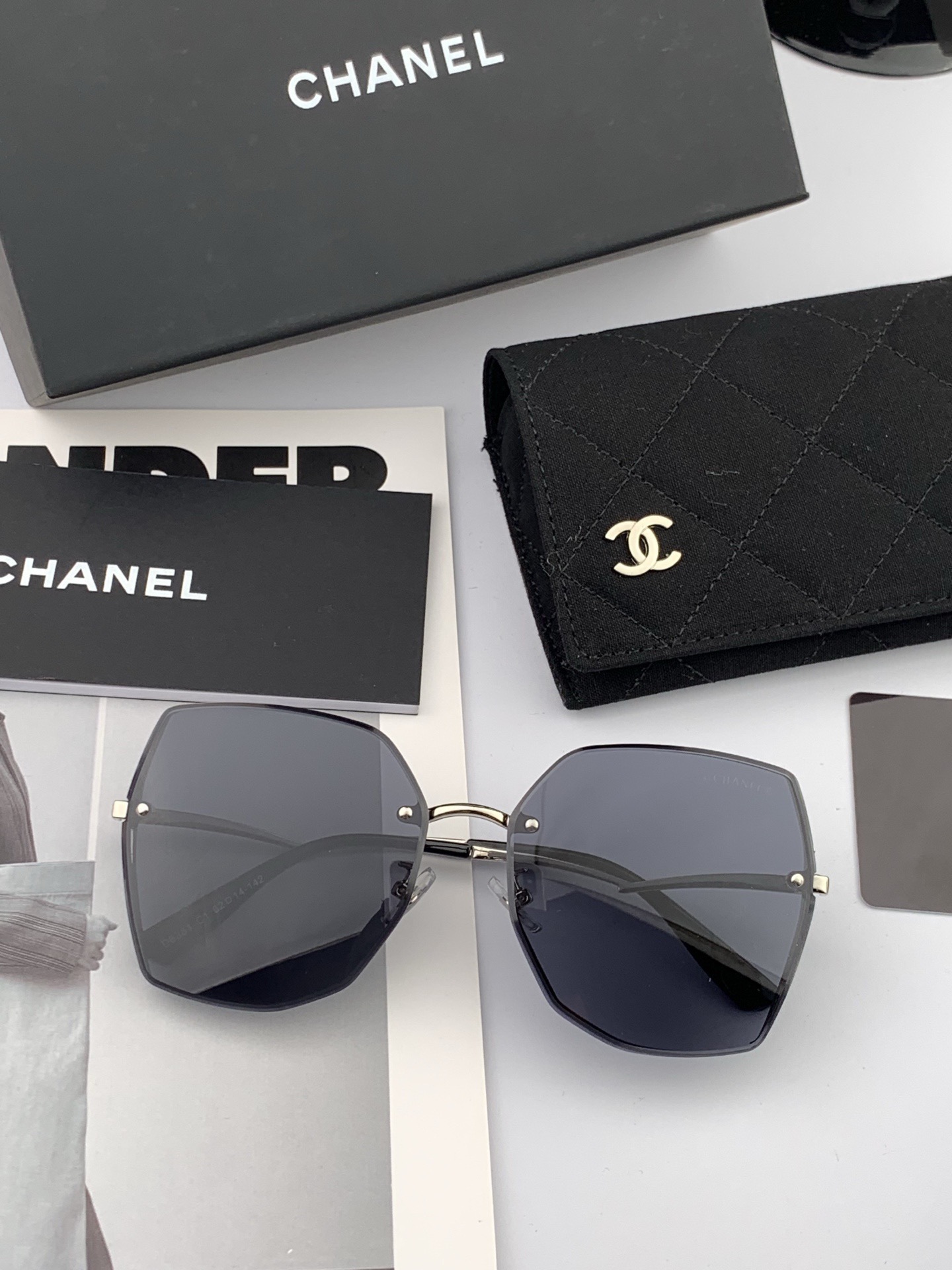 【尼龙偏光系列】DIOR无框太阳镜墨多边形设计，不挑脸型，无论搭配大衣还是连衣裙都非常显气质尼龙偏光镜片