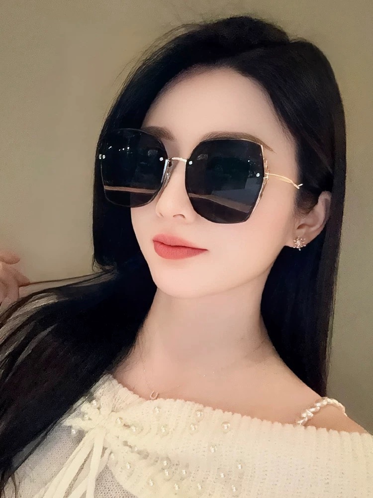 【尼龙偏光系列】DIOR无框太阳镜墨多边形设计，不挑脸型，无论搭配大衣还是连衣裙都非常显气质尼龙偏光镜片