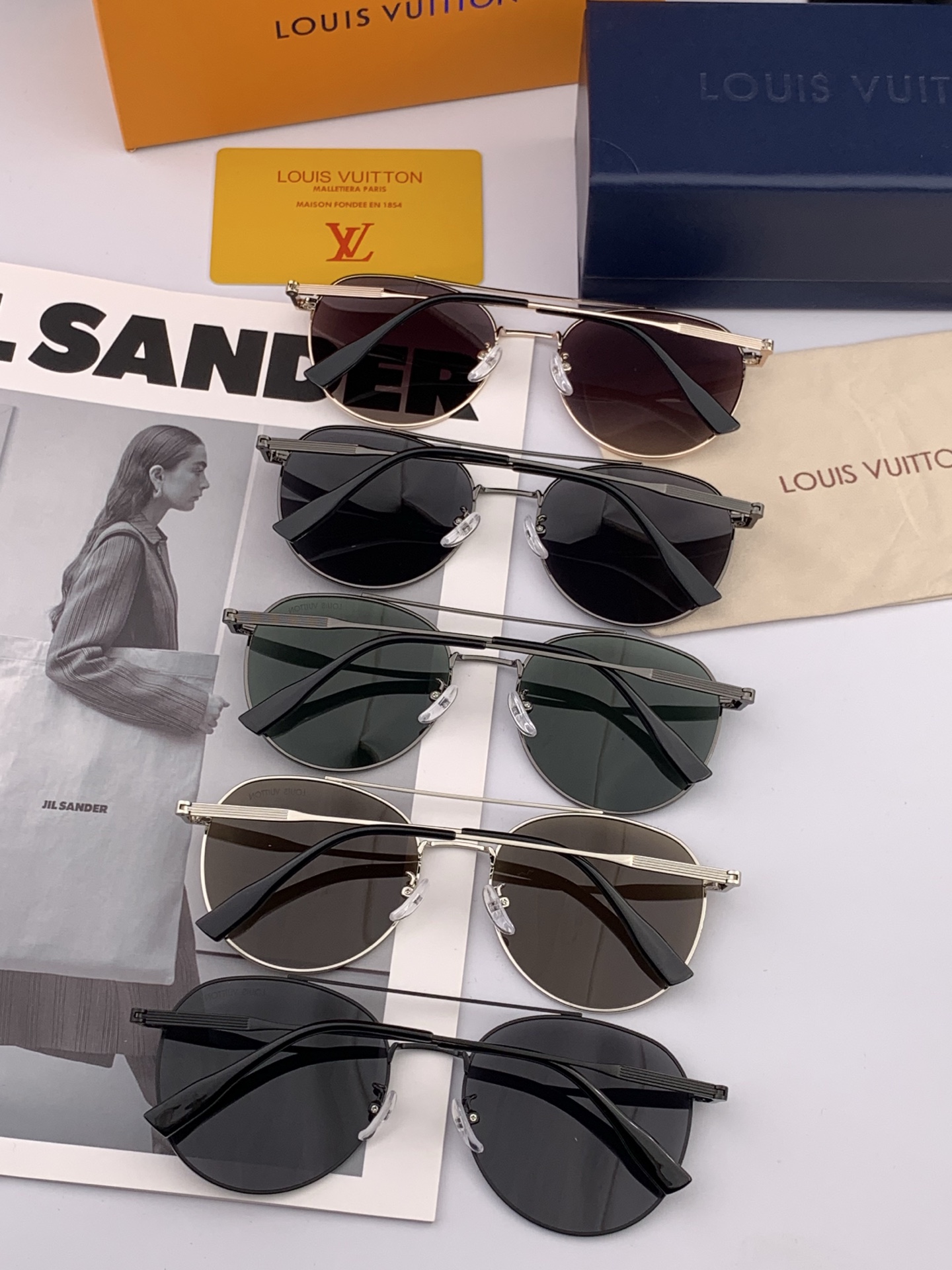 Lv 。 高品质男女款墨镜 👍 进口宝丽来偏光镜片 。蛤蟆镜 开车钓鱼都可 。百搭显瘦墨镜韩版男士飞行员