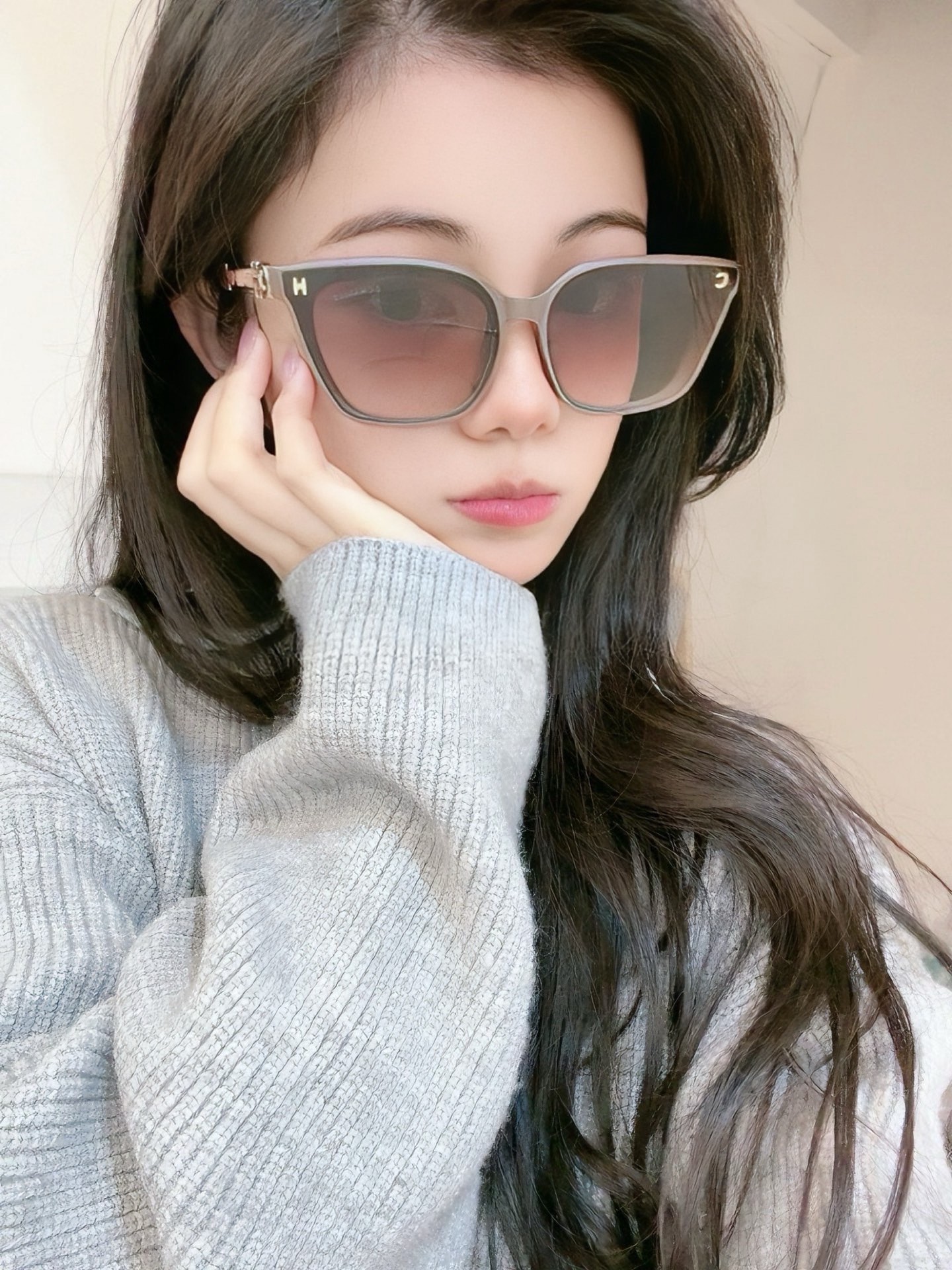 新品CHANEL 香奈儿太阳镜以独特魅力和前卫风格诠释春夏最新眼镜，质感超好佩带舒适 型号：CH0303