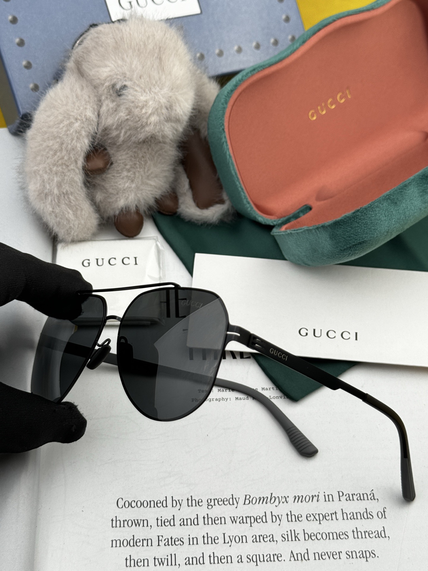 GUCC* 新款男女情侣款太阳iP电镀永不褪色 卖点：超轻超有弹性整幅眼镜无螺丝重要的是压不坏、镜片：高