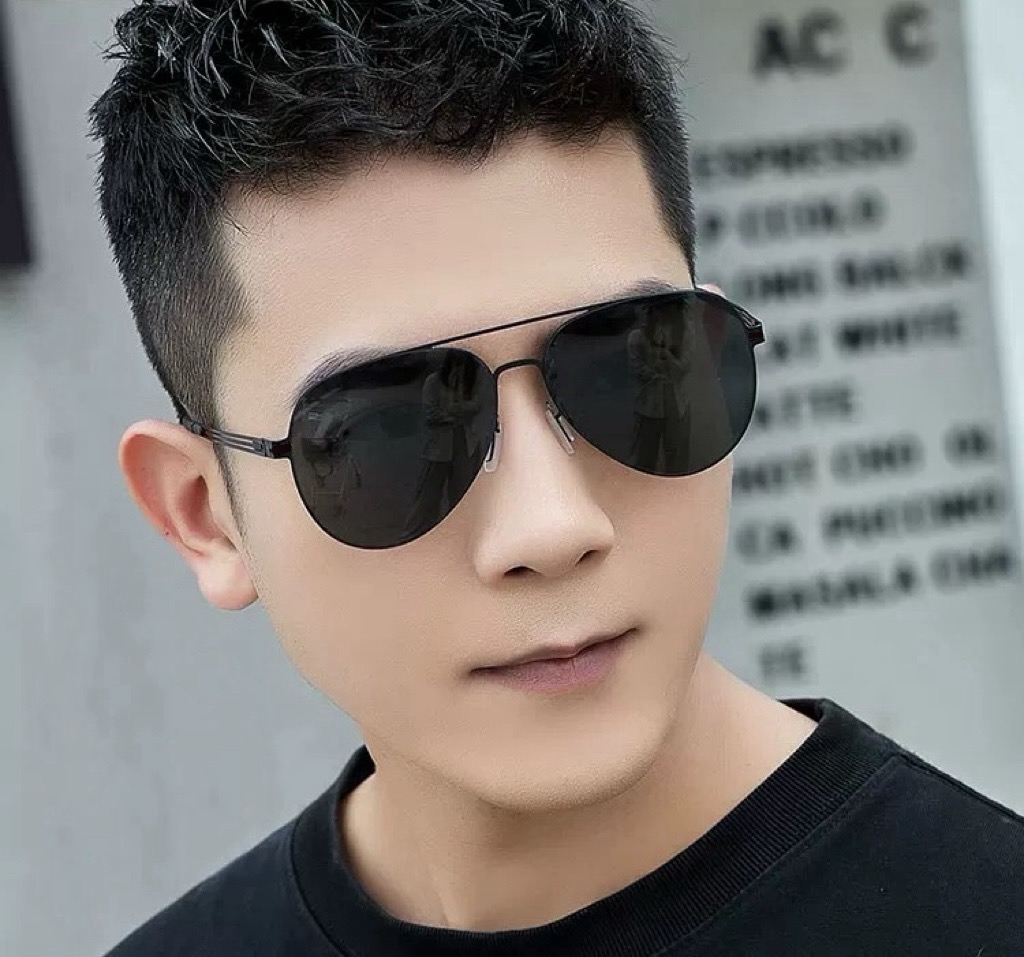 ♦️LV 新款男女情侣款太阳镜多边形墨镜iP电镀永不褪色 超轻超有弹性整幅眼镜无螺丝重要的是压不坏 高清