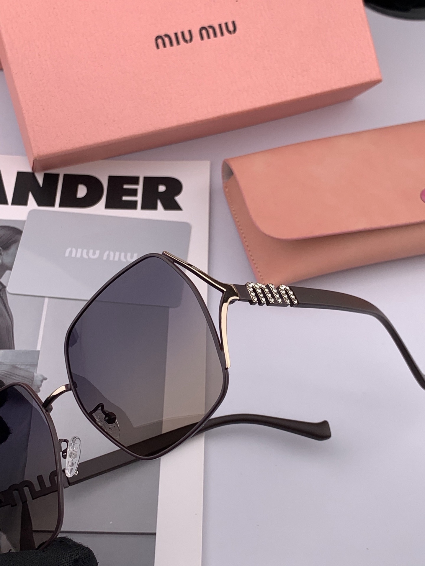 MIUMIU/缪缪🖇🖇开春新款🌟闪耀新款璀璨登台 ❤❤太阳镜潮品 精致个性设计简约时尚 专柜品质值得拥有
