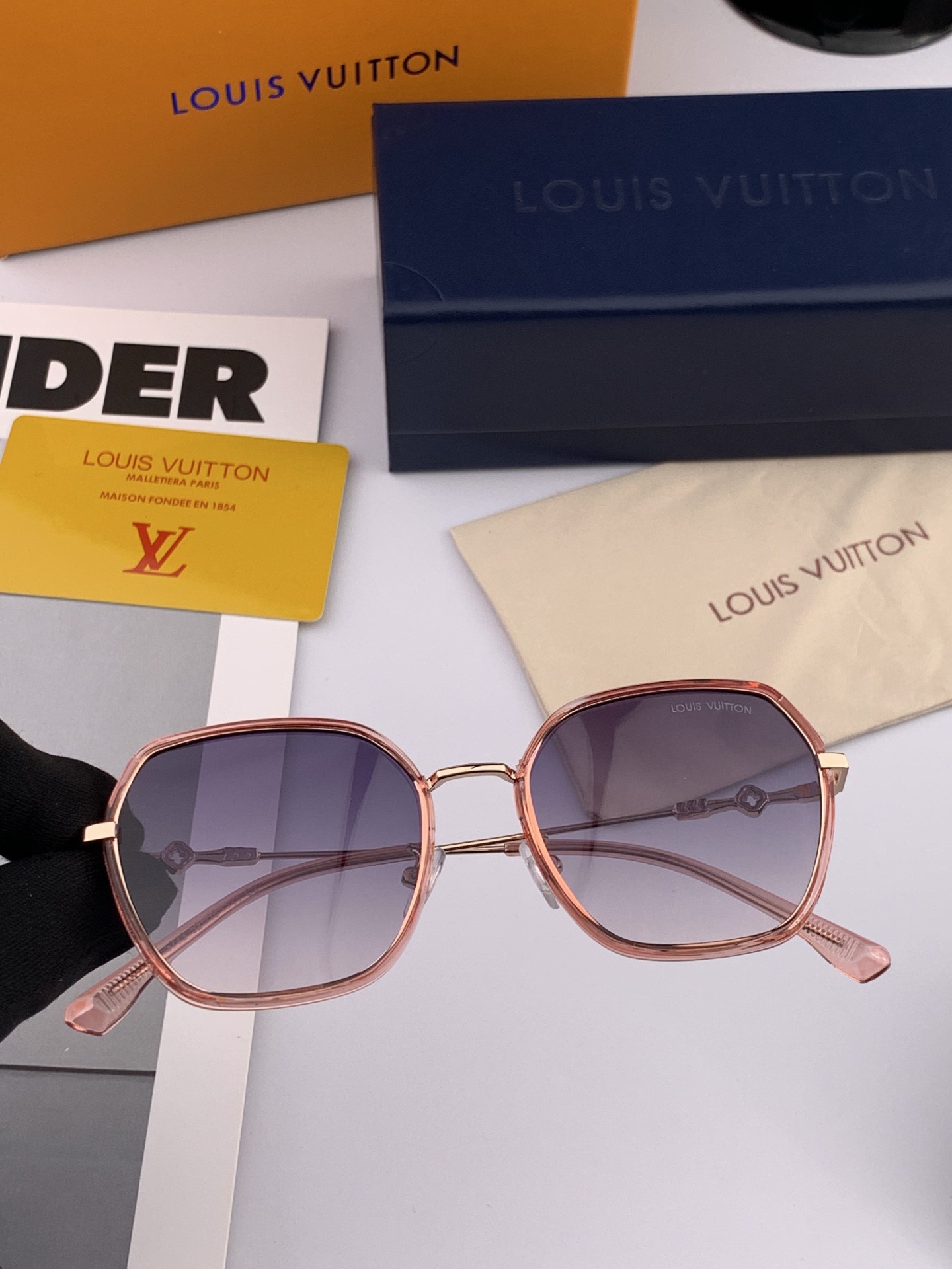 LV 太阳镜潮品官网模特同款 [玫瑰][玫瑰]四叶草🍀精致个性设计简约时尚 高品质值得拥有绝对潮爆整个夏