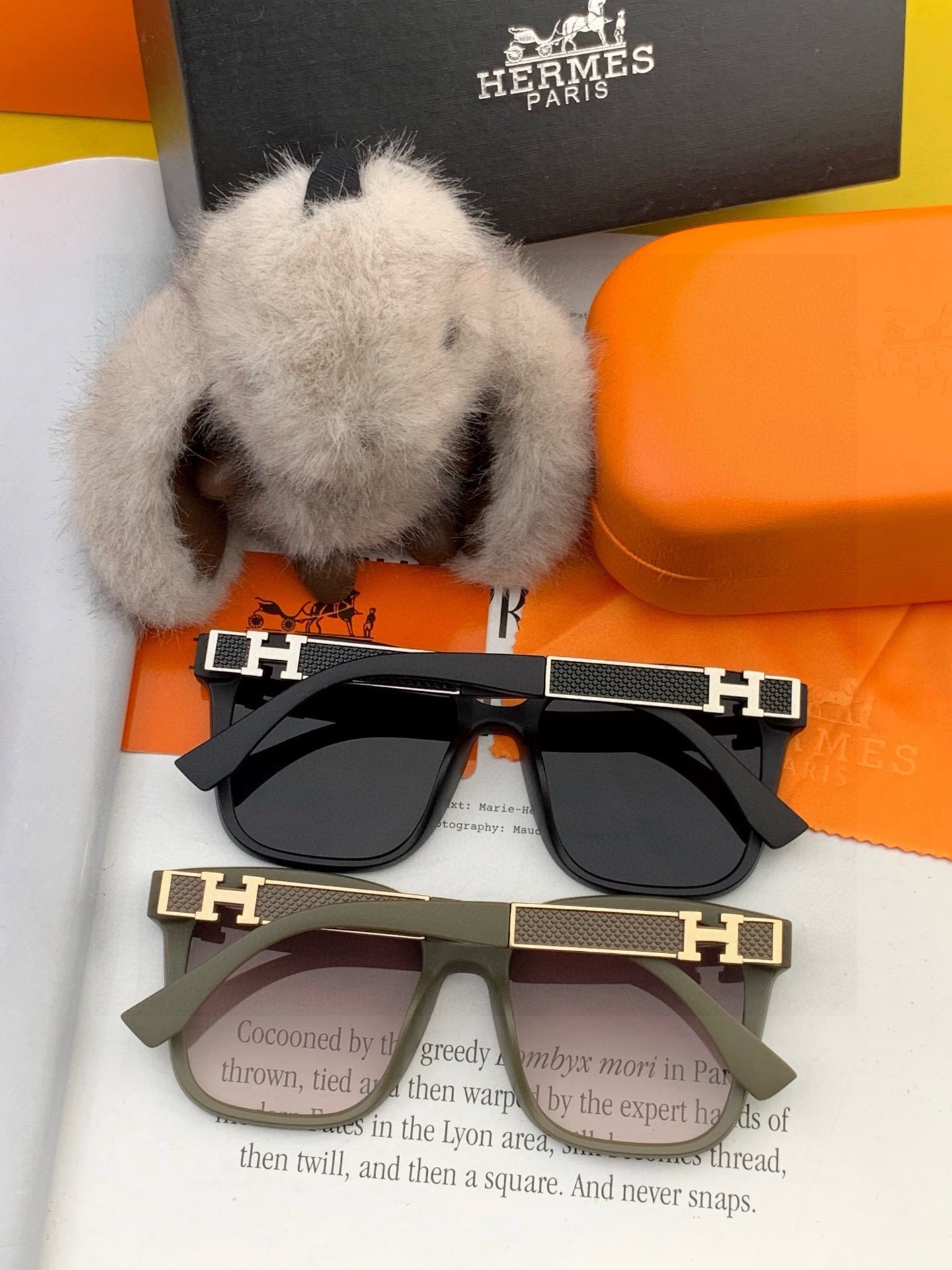 爱马仕 经典的方框设计，不挑脸型，无论搭配大衣还是连衣裙都非常显气质镜片预防紫外线 型号：H0503