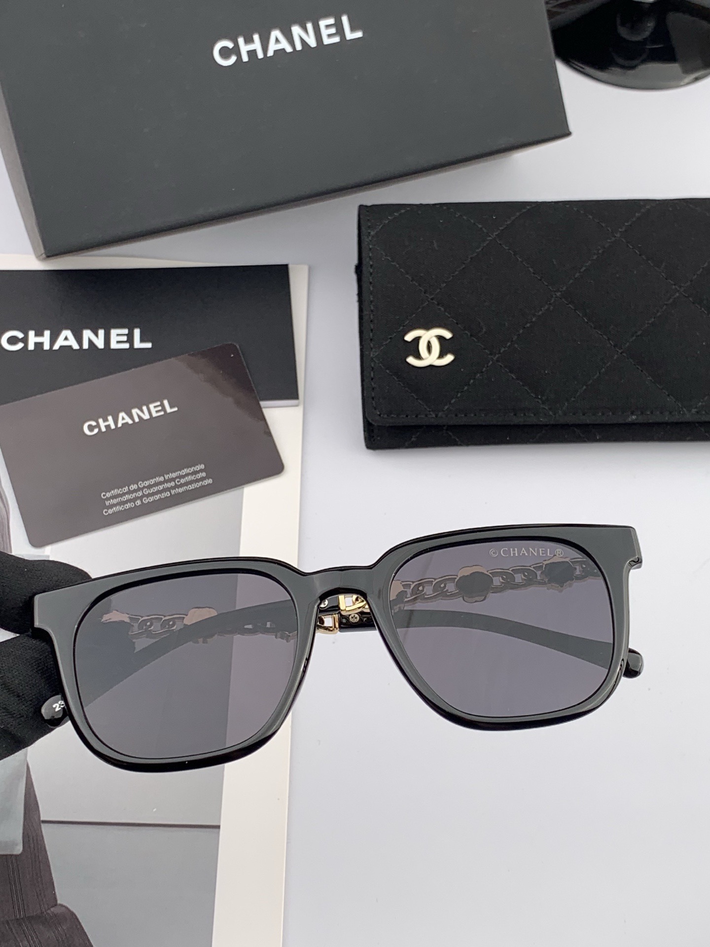 新品CHANEL 香奈儿太阳镜以独特魅力和前卫风格诠释春夏最新眼镜，质感超好佩带舒适 型号：CH5236