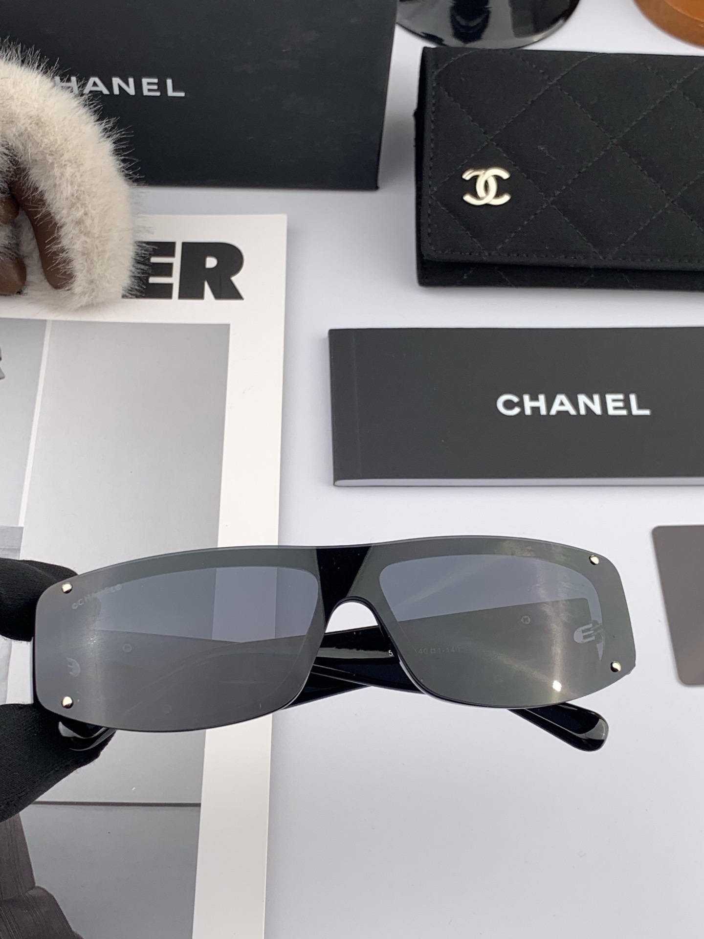 新品CHANEL 香奈儿太阳镜以独特魅力和前卫风格诠释春夏最新眼镜，质感超好佩带舒适 型号：CH2507