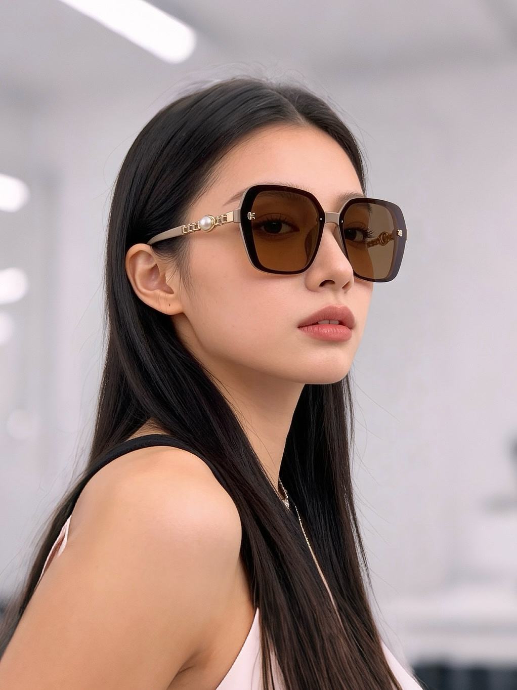 🔺CHANEL🔻官方早春新款，众多明星同款[色]香奈儿‼️‼️新款珍珠大框偏光墨镜 ，🌈🌈宝丽来超清偏光