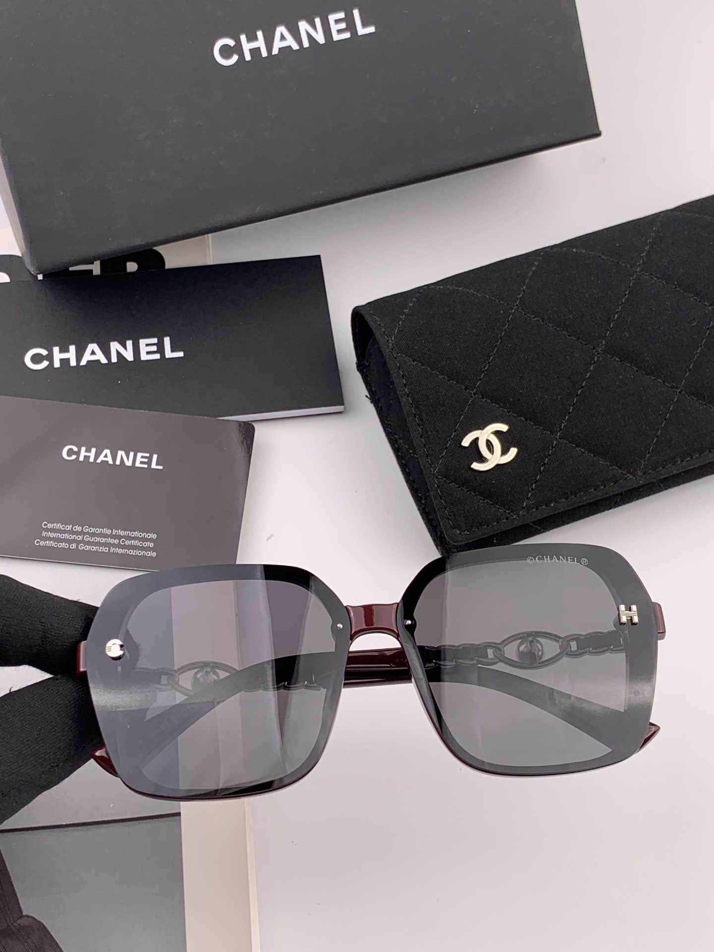 🔺CHANEL🔻官方早春新款，众多明星同款[色]香奈儿‼️‼️新款珍珠大框偏光墨镜 ，🌈🌈宝丽来超清偏光