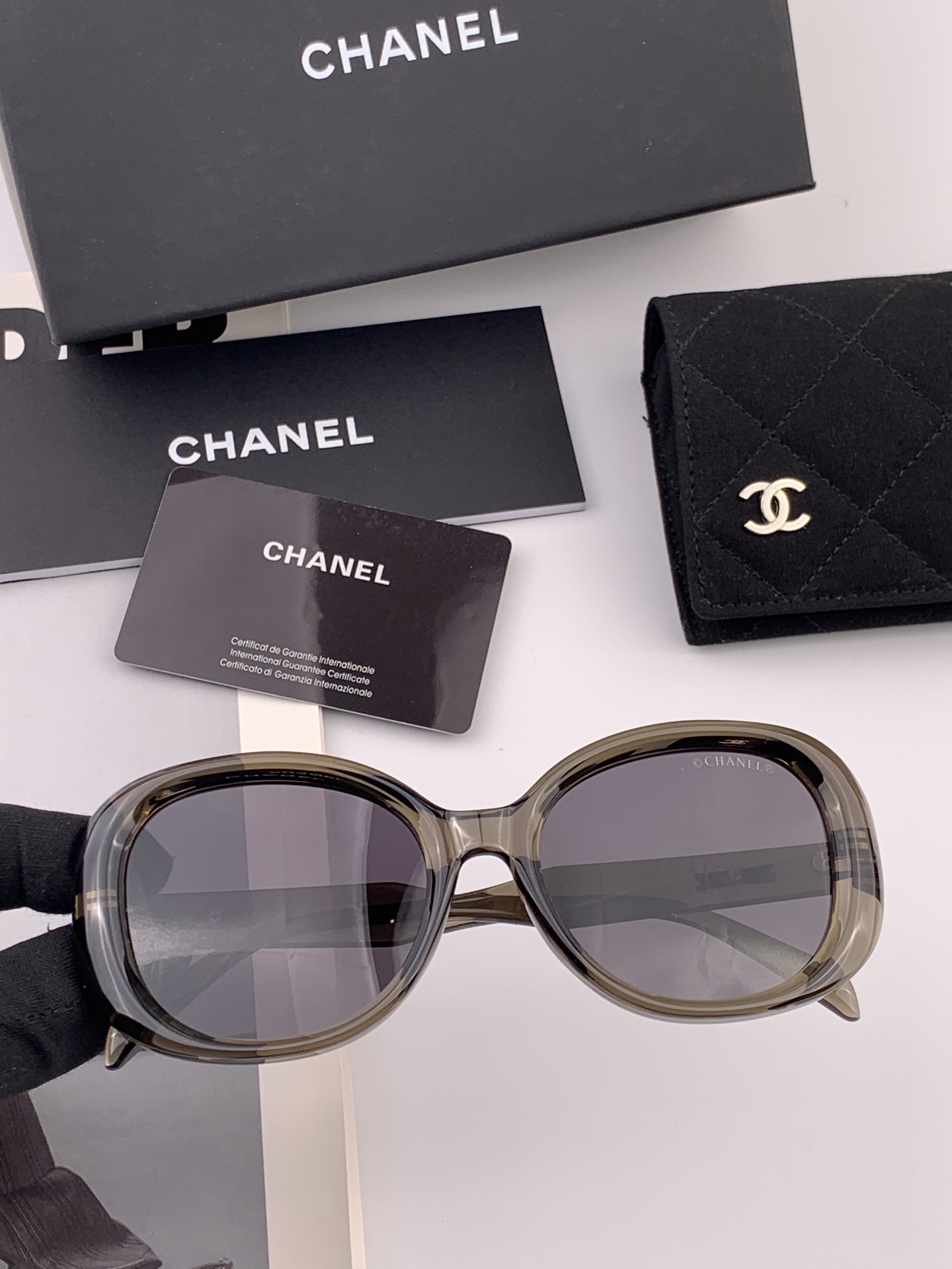 【CHANEL】香奈儿 新款潮流爆款 时尚方框太阳镜 佩戴舒适 网红潮款墨镜  女士高清加厚偏光太阳镜🕶