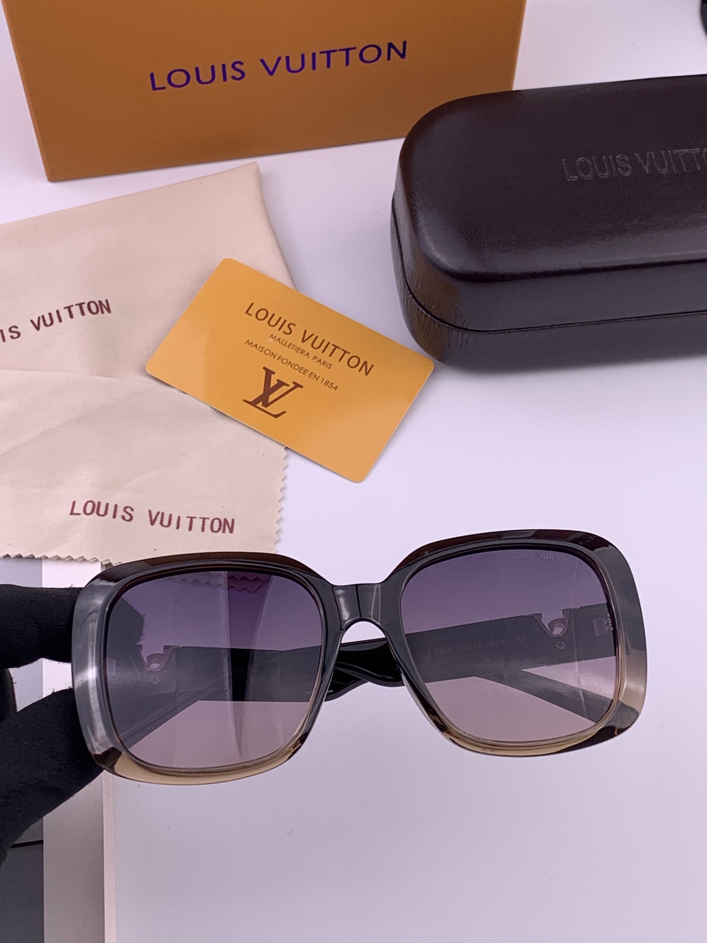 LV 🔥  高品质男女款墨镜   👍 进口宝丽来偏光镜片  🔥蛤蟆镜 开车钓鱼都可 🔥百搭显瘦墨镜韩版男
