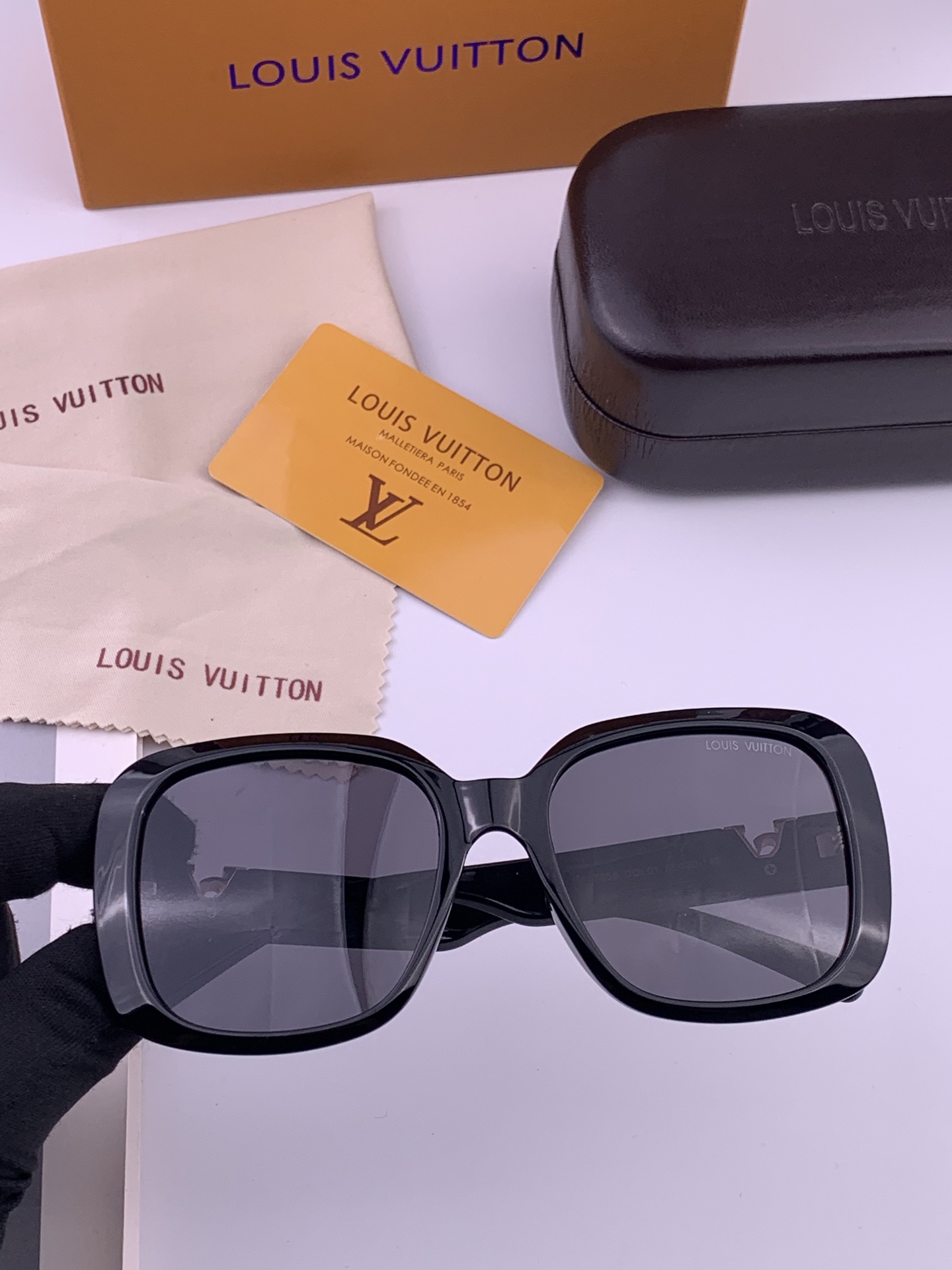 LV 🔥  高品质男女款墨镜   👍 进口宝丽来偏光镜片  🔥蛤蟆镜 开车钓鱼都可 🔥百搭显瘦墨镜韩版男