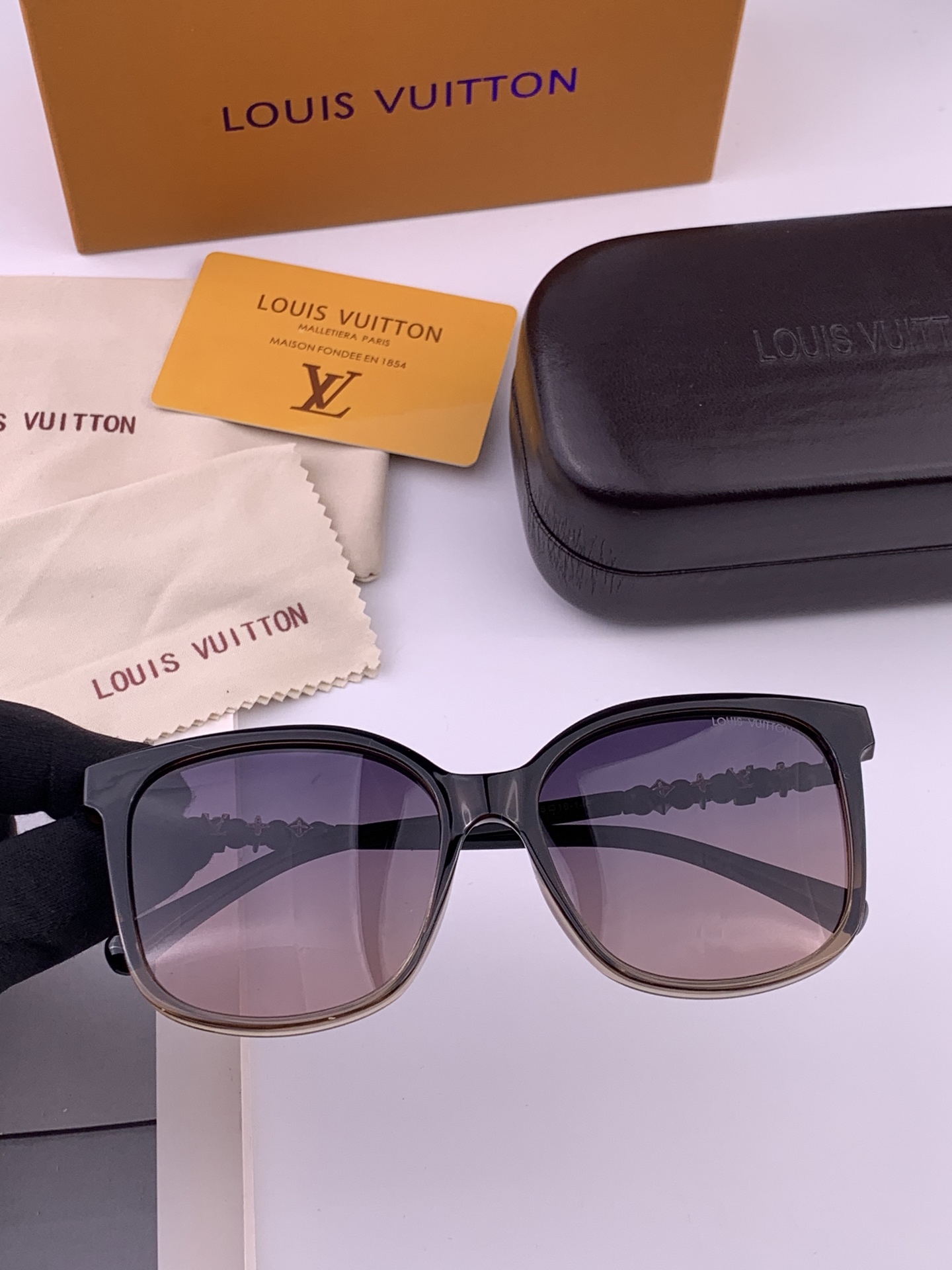 LV 太阳镜潮品官网模特同款 [玫瑰][玫瑰]四叶草🍀精致个性设计简约时尚 高品质值得拥有绝对潮爆整个夏