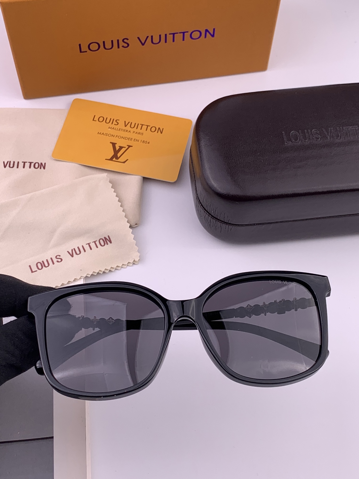 LV 太阳镜潮品官网模特同款 [玫瑰][玫瑰]四叶草🍀精致个性设计简约时尚 高品质值得拥有绝对潮爆整个夏