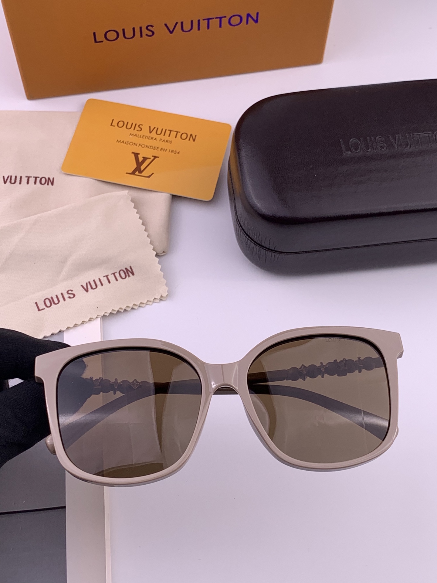 LV 太阳镜潮品官网模特同款 [玫瑰][玫瑰]四叶草🍀精致个性设计简约时尚 高品质值得拥有绝对潮爆整个夏