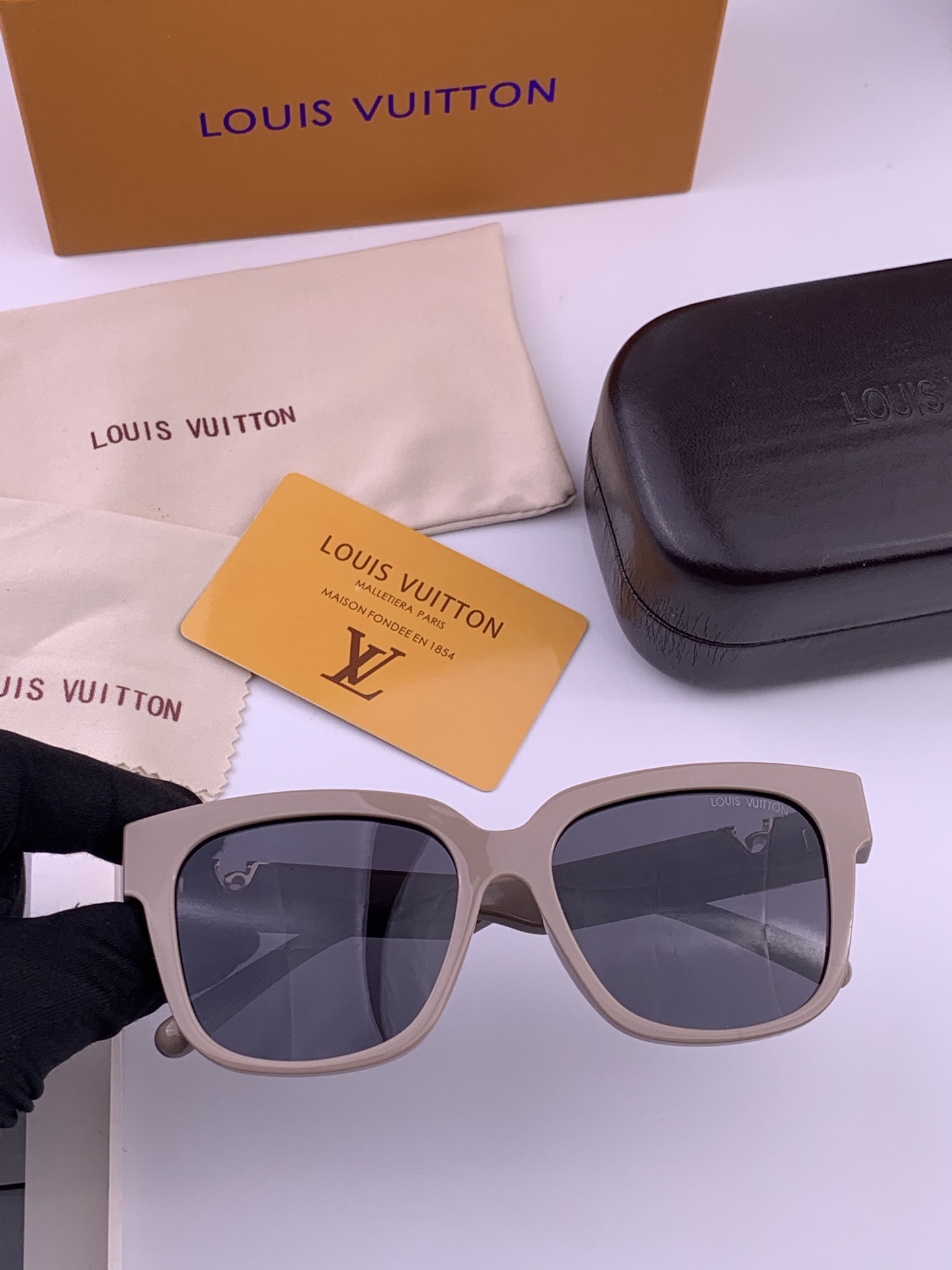 LV 🔥  高品质男女款墨镜   👍 进口宝丽来偏光镜片  🔥蛤蟆镜 开车钓鱼都可 🔥百搭显瘦墨镜韩版男