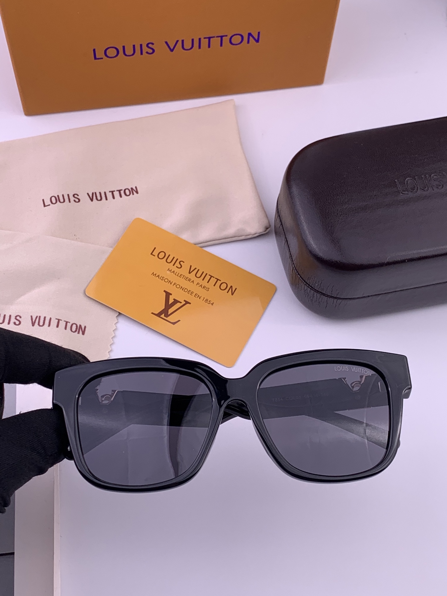 LV 🔥  高品质男女款墨镜   👍 进口宝丽来偏光镜片  🔥蛤蟆镜 开车钓鱼都可 🔥百搭显瘦墨镜韩版男