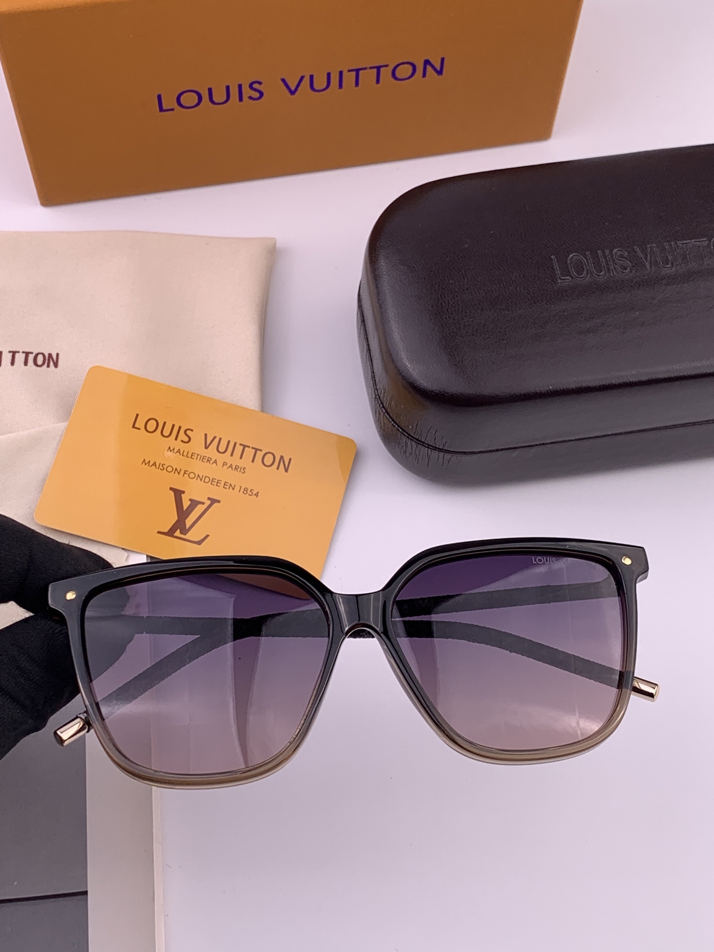 LV 🔥  高品质情侣款款墨镜   👍 进口宝丽来偏光镜片  🔥蛤蟆镜 开车钓鱼都可 🔥百搭显瘦墨镜韩版