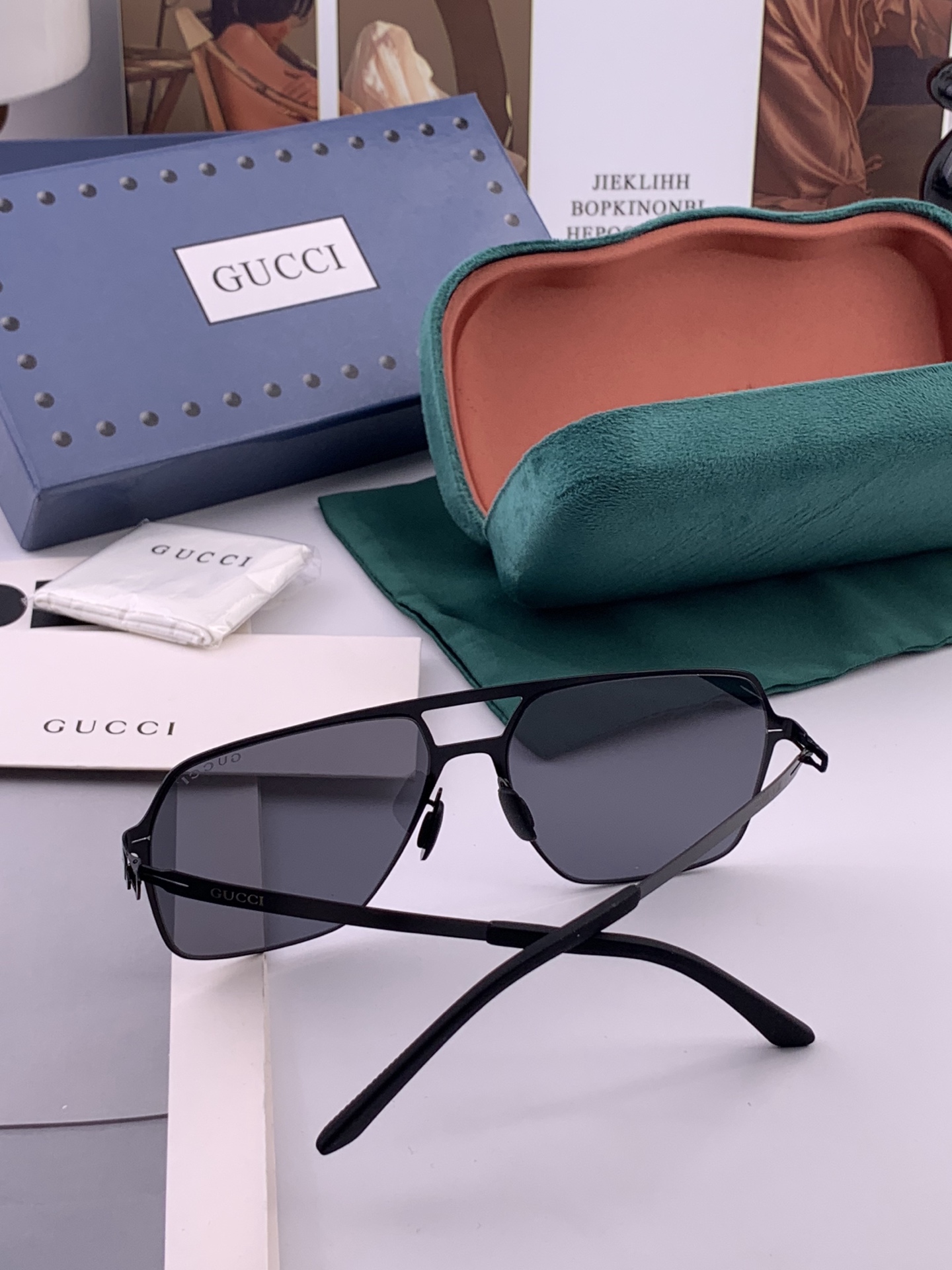 ♦️ GUCCI 新款男女情侣款太阳镜iP电镀永不褪色 超轻超有弹性整幅眼镜无螺丝重要的是压不坏 高清尼