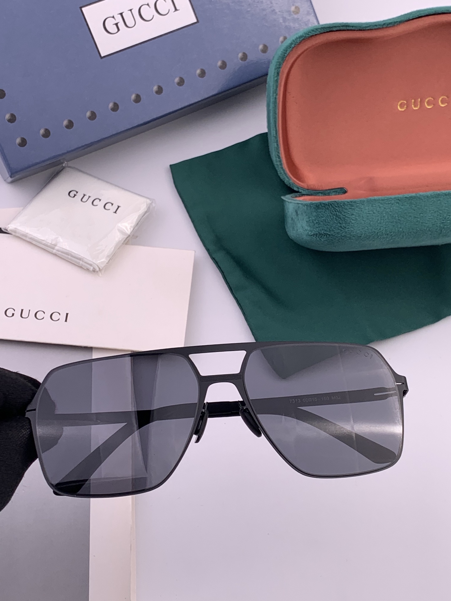 ♦️ GUCCI 新款男女情侣款太阳镜iP电镀永不褪色 超轻超有弹性整幅眼镜无螺丝重要的是压不坏 高清尼