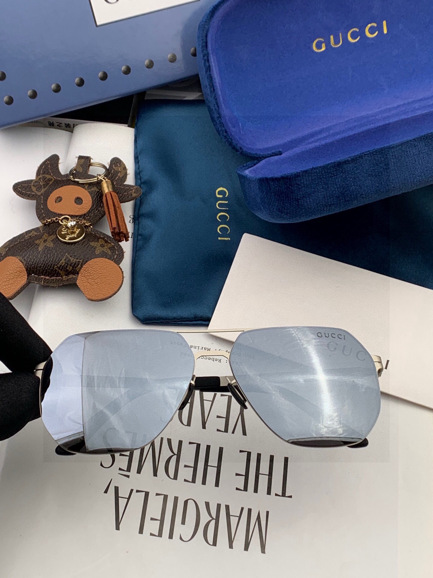 GUCCI  新款男女情侣款太阳镜多边形墨镜iP电镀永不褪色 超轻超有弹性整幅眼镜无螺丝重要的是压不坏 
