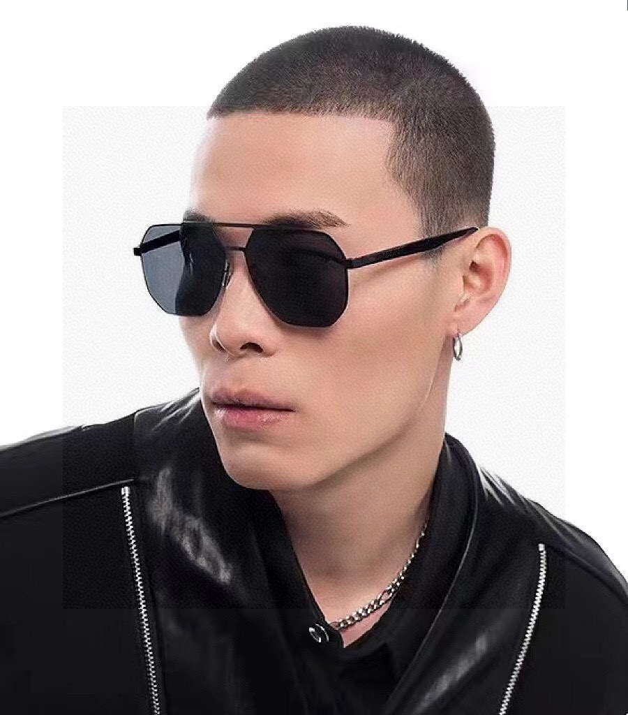GUCCI  新款男女情侣款太阳镜多边形墨镜iP电镀永不褪色 超轻超有弹性整幅眼镜无螺丝重要的是压不坏 