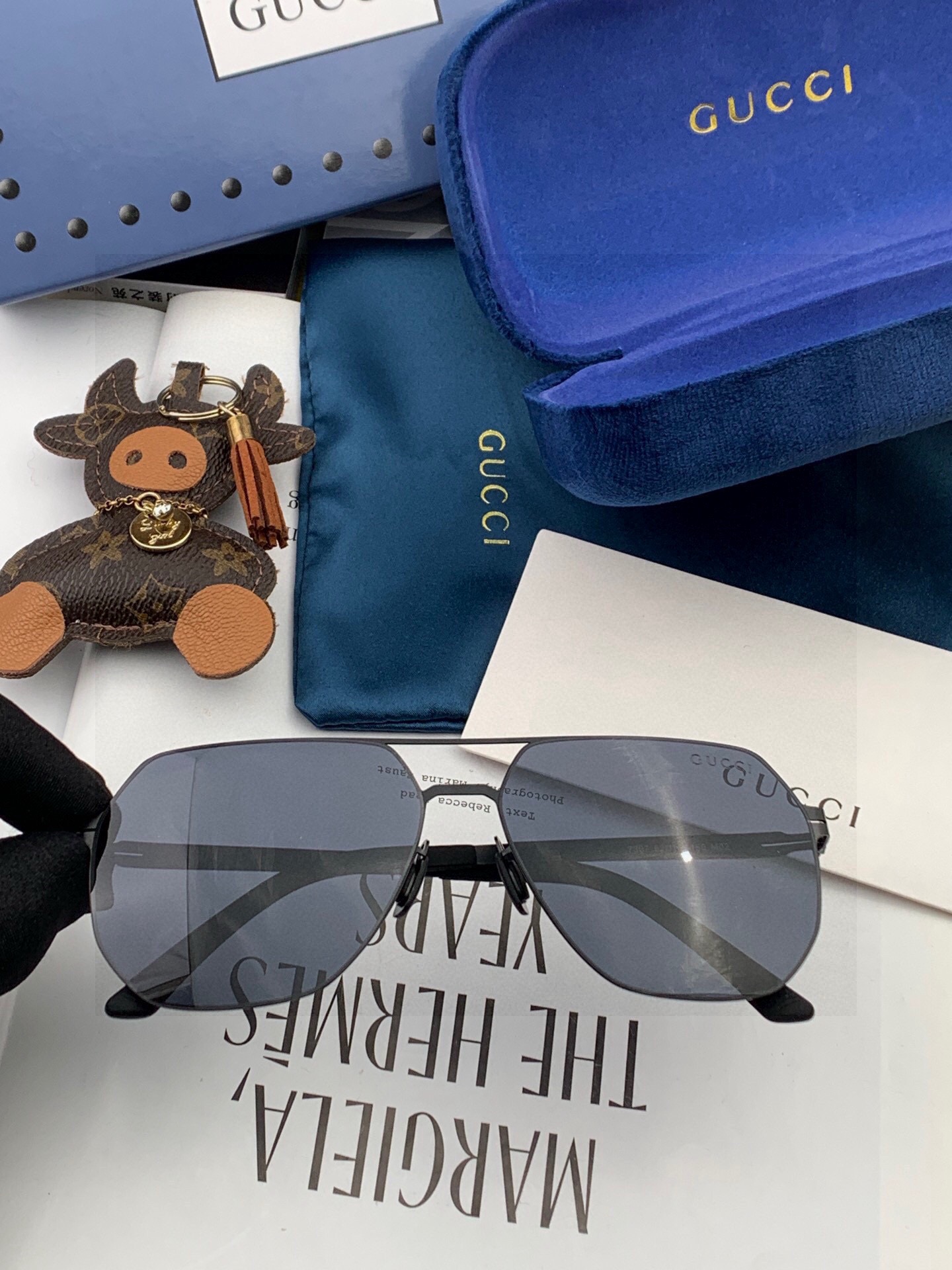 GUCCI  新款男女情侣款太阳镜多边形墨镜iP电镀永不褪色 超轻超有弹性整幅眼镜无螺丝重要的是压不坏 