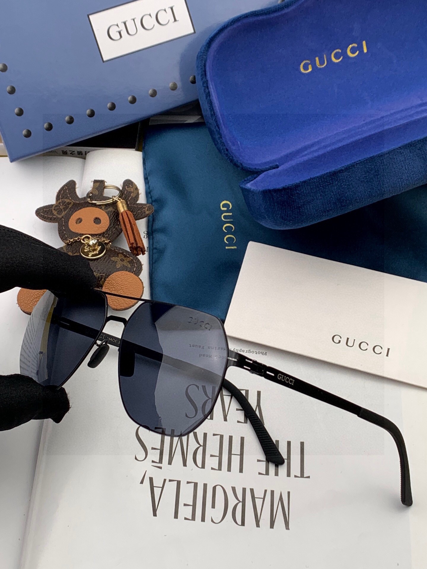 GUCCI  新款男女情侣款太阳镜多边形墨镜iP电镀永不褪色 超轻超有弹性整幅眼镜无螺丝重要的是压不坏 