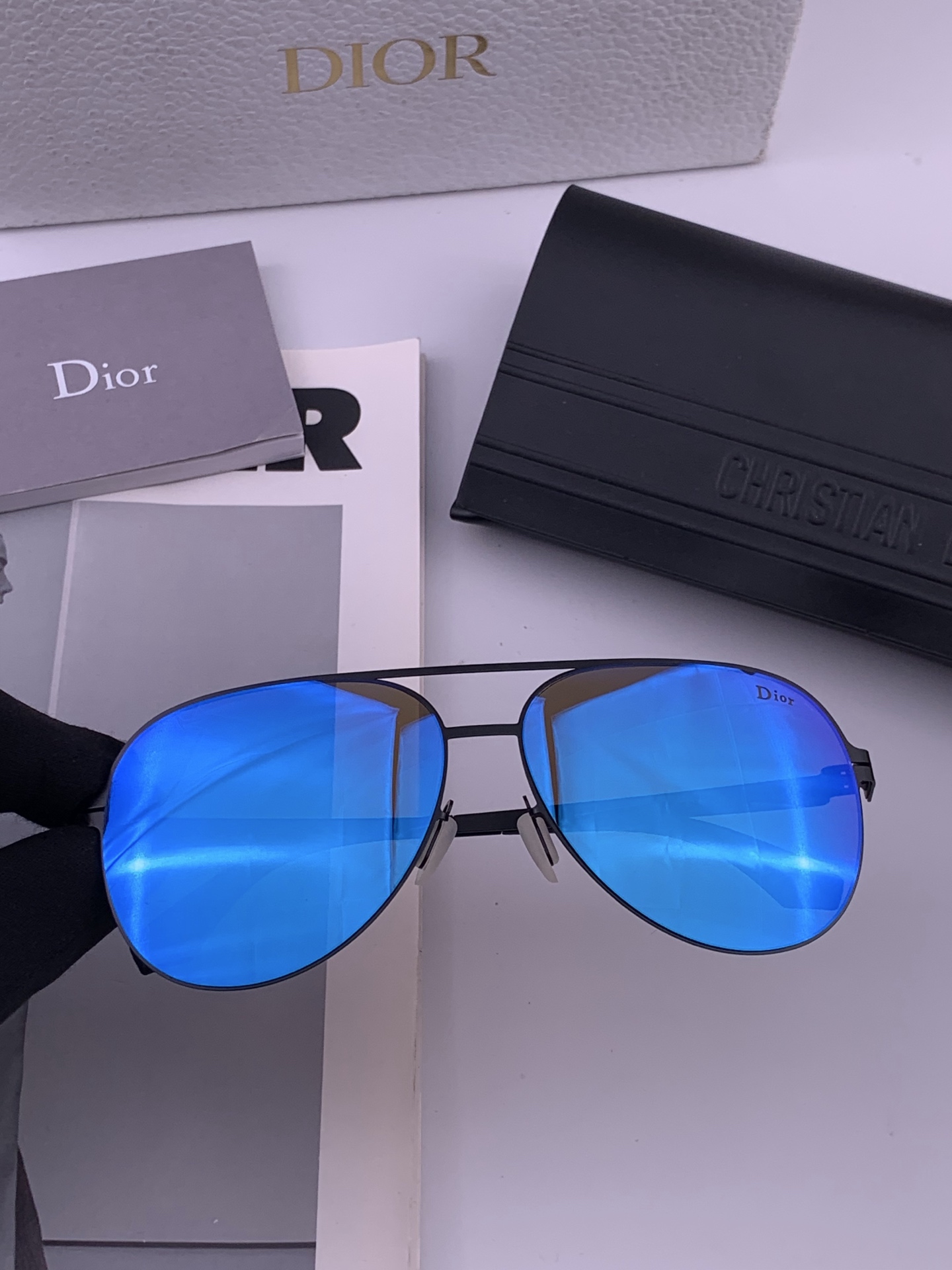 DIOR-迪奥  新款超轻无螺丝压不坏系列情侣款太阳镜高清尼龙镜片 商务旅行版 绅士高清太阳眼镜 （舒适