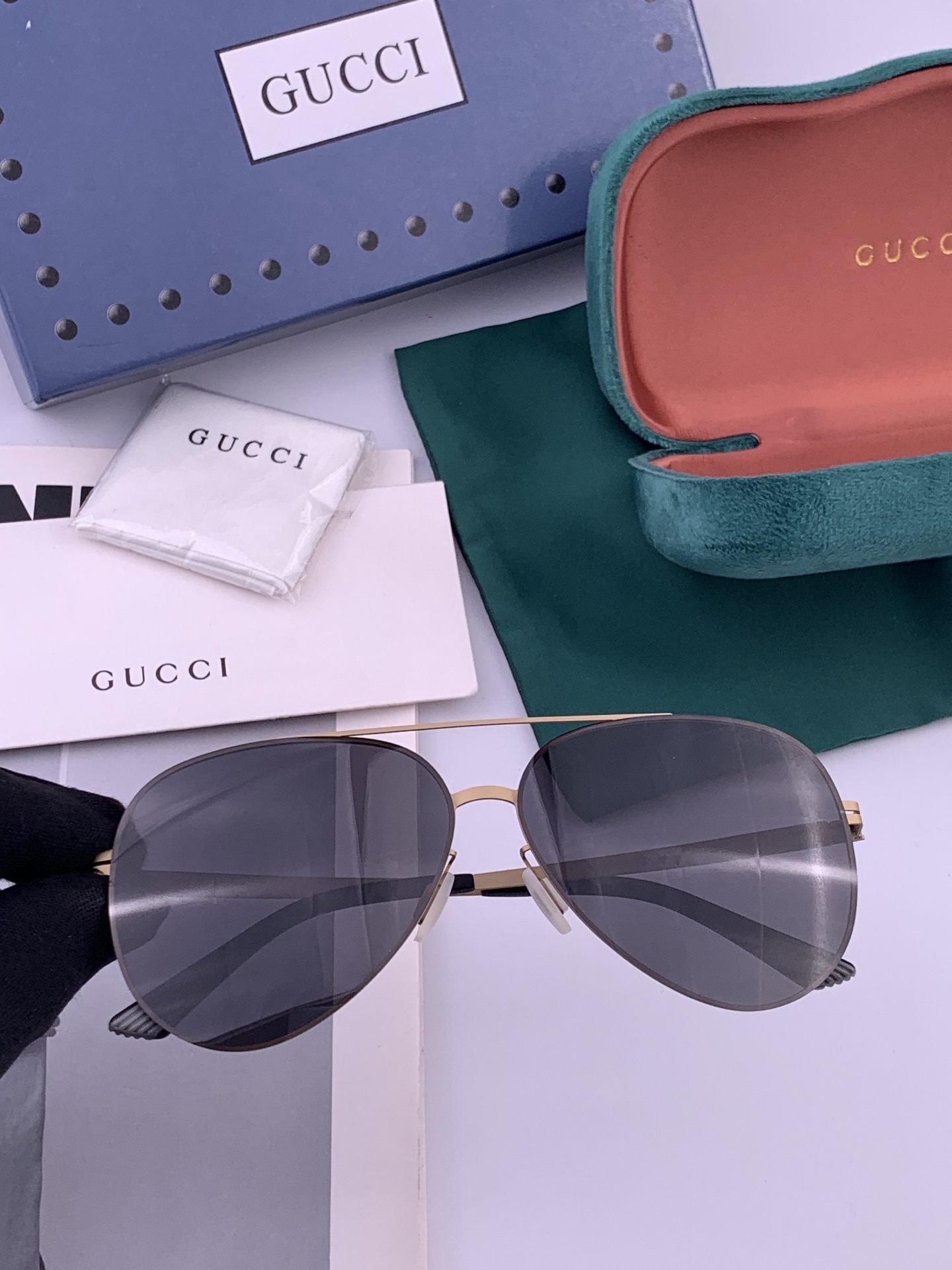 Gucci 春夏新款超轻无螺丝压不坏系列情侣款太阳镜高清尼龙镜片🦅完美品质，适合各种脸型，经典太阳镜亮相