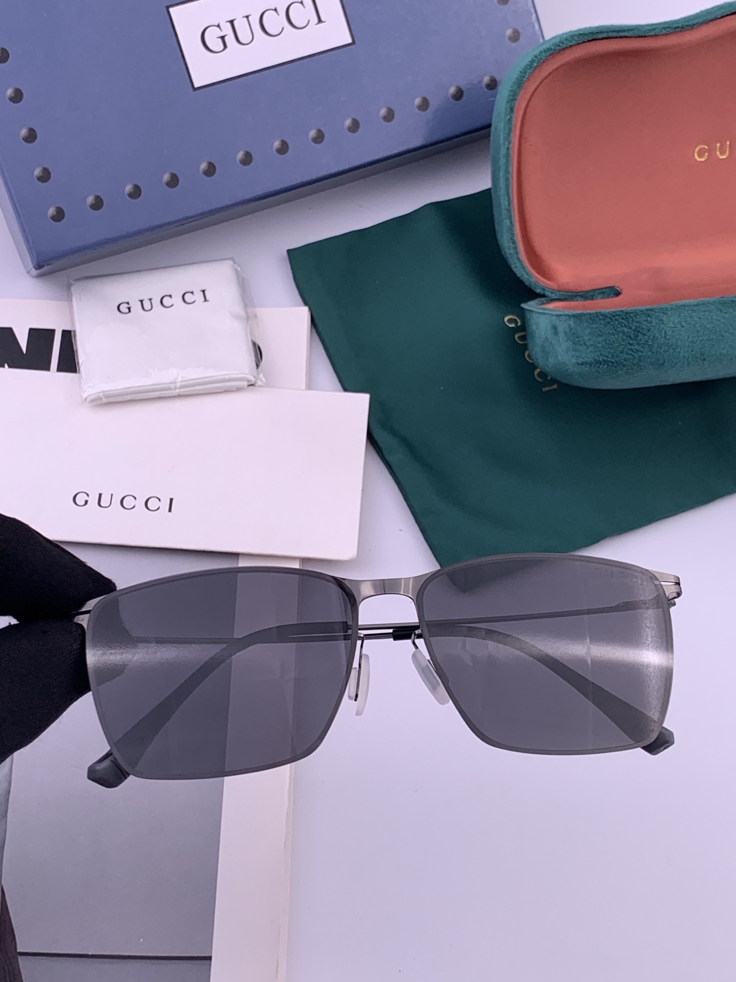 Gucci 春夏新款超轻无螺丝压不坏系列情侣款太阳镜高清尼龙镜片🦅完美品质，适合各种脸型，经典太阳镜亮相