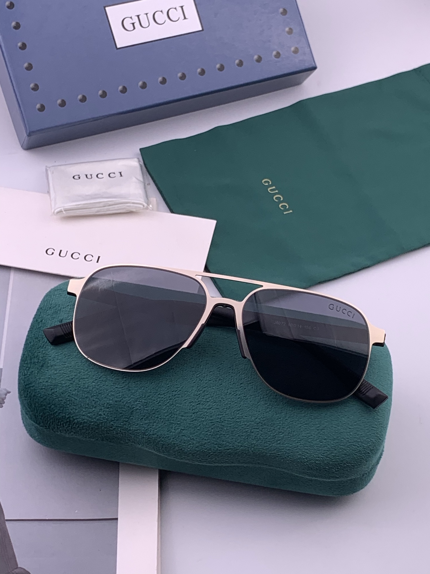 GUCCI 男款炫彩飞行员偏光太阳镜 ❤️材质：高清尼龙加厚卡槽高清偏光镜片 🌹无边框镜架💕颜👍型号：G