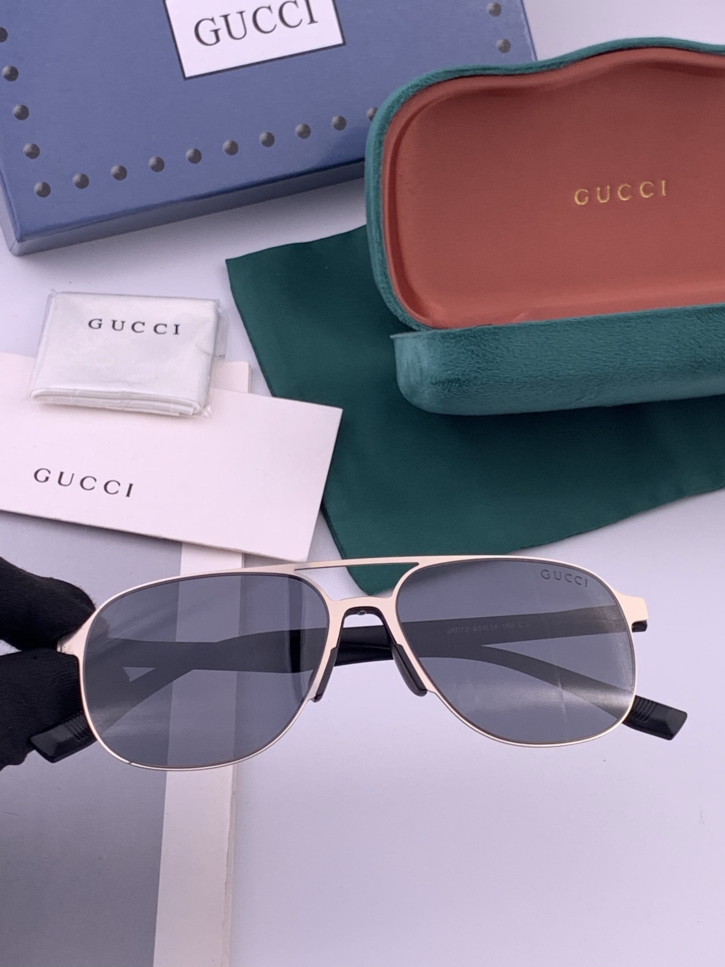 GUCCI 男款炫彩飞行员偏光太阳镜 ❤️材质：高清尼龙加厚卡槽高清偏光镜片 🌹无边框镜架💕颜👍型号：G