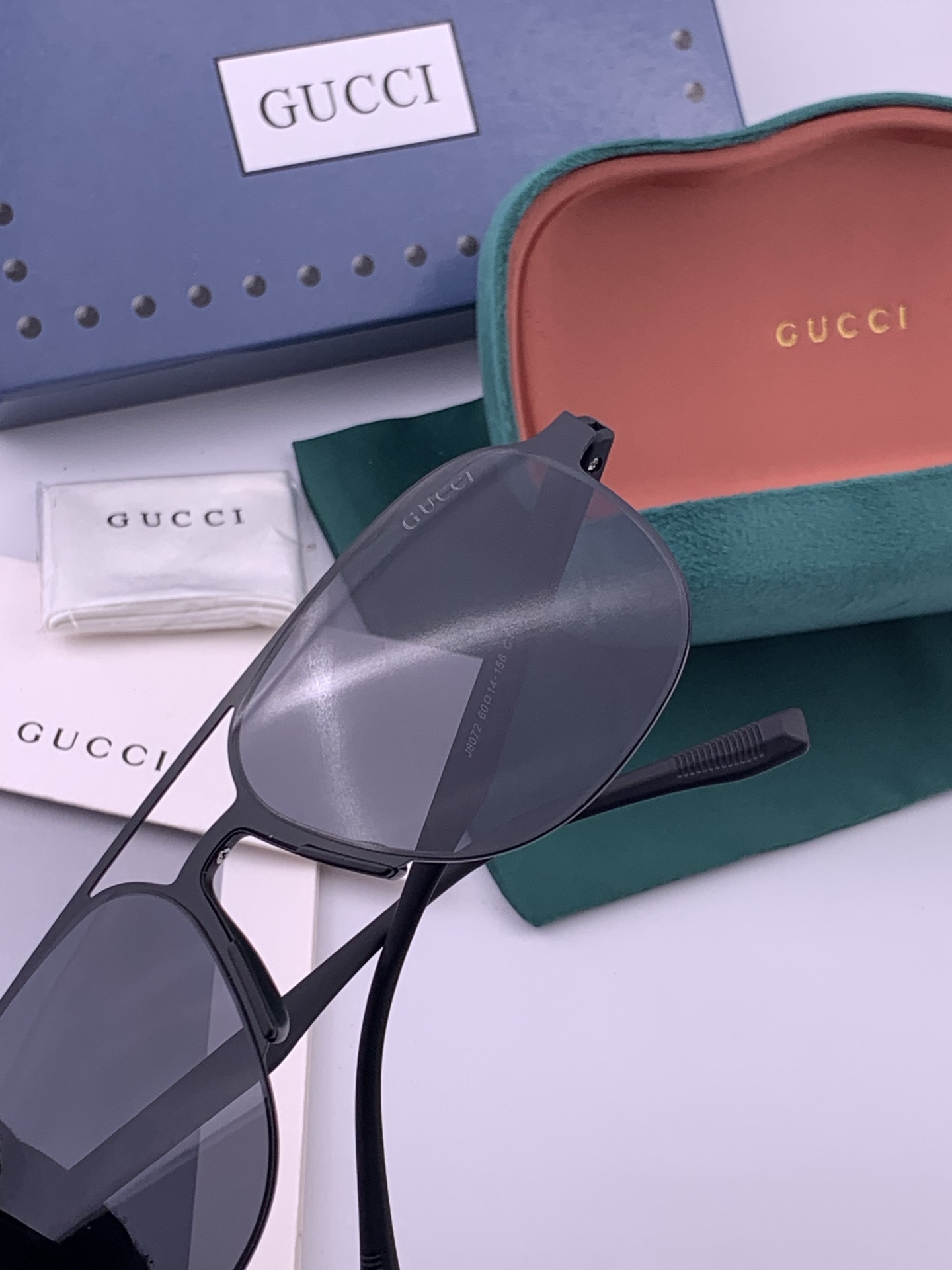 GUCCI 男款炫彩飞行员偏光太阳镜 ❤️材质：高清尼龙加厚卡槽高清偏光镜片 🌹无边框镜架💕颜👍型号：G