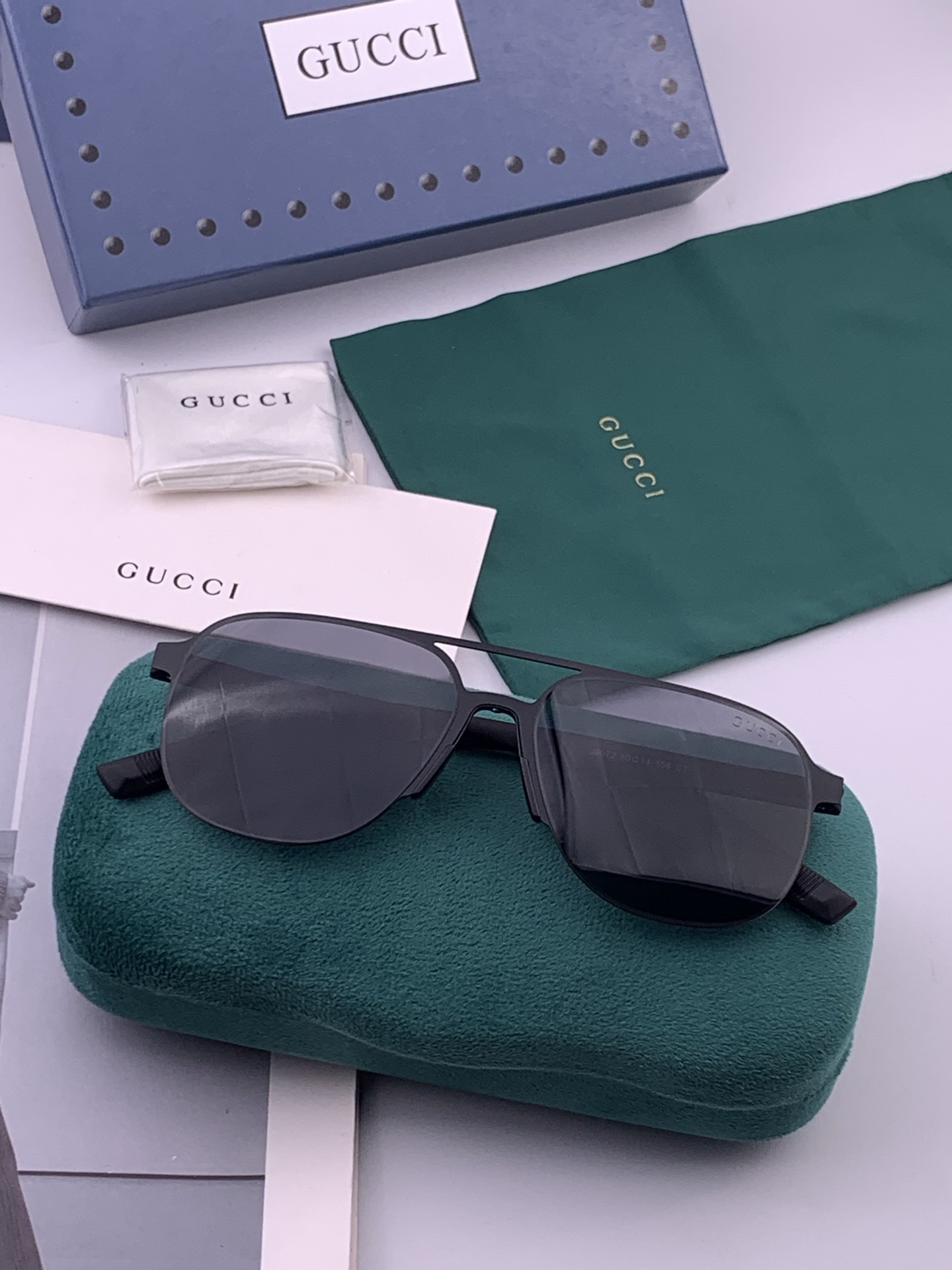 GUCCI 男款炫彩飞行员偏光太阳镜 ❤️材质：高清尼龙加厚卡槽高清偏光镜片 🌹无边框镜架💕颜👍型号：G