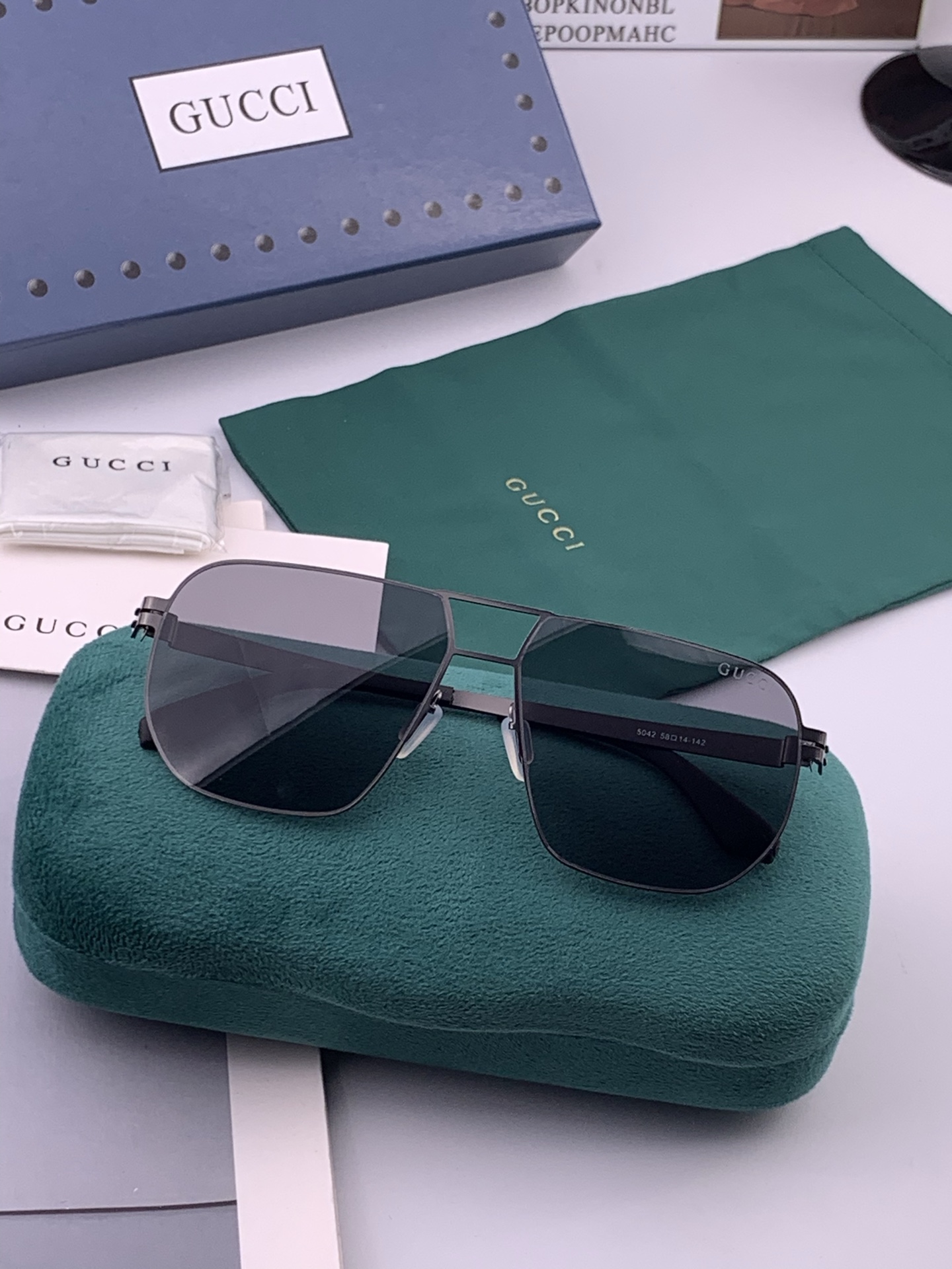 Gucci 春夏新款超轻无螺丝压不坏系列情侣款太阳镜高清尼龙镜片🦅完美品质，适合各种脸型，经典太阳镜亮相