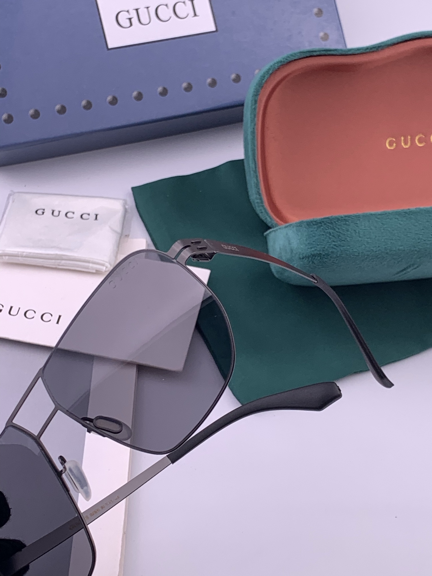 Gucci 春夏新款超轻无螺丝压不坏系列情侣款太阳镜高清尼龙镜片🦅完美品质，适合各种脸型，经典太阳镜亮相