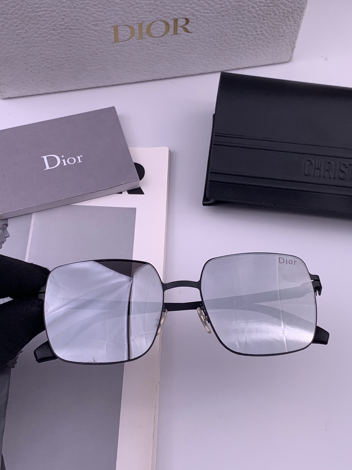 DIOR-迪奥新款男女情侣款太阳iP电镀永不褪色 卖点：超轻超有弹性整幅眼镜无螺丝重要的是压不坏、镜片：