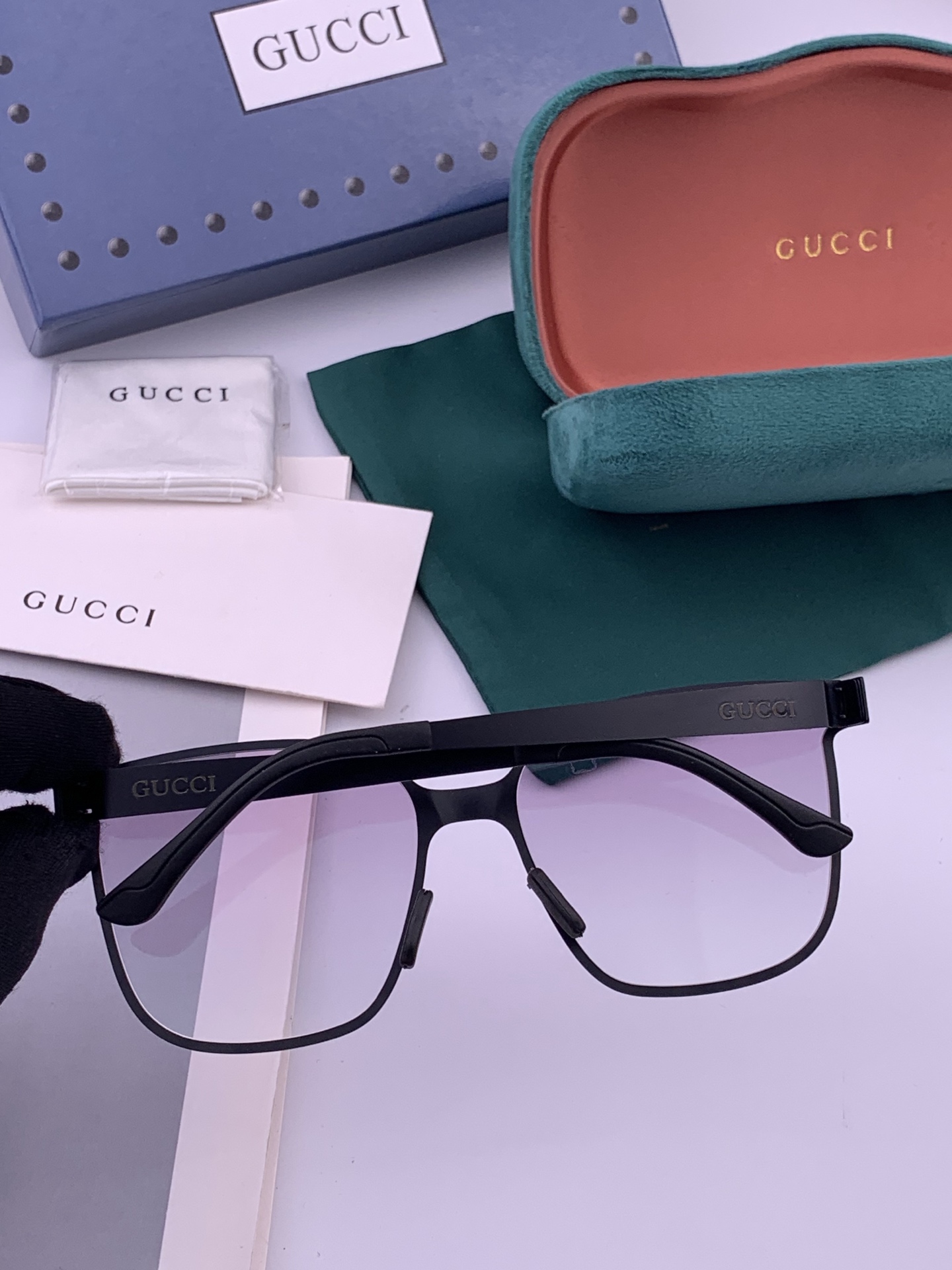 ♦️ GUCCI 新款男女情侣款太阳镜多边形墨镜iP电镀永不褪色 超轻超有弹性整幅眼镜无螺丝重要的是压不