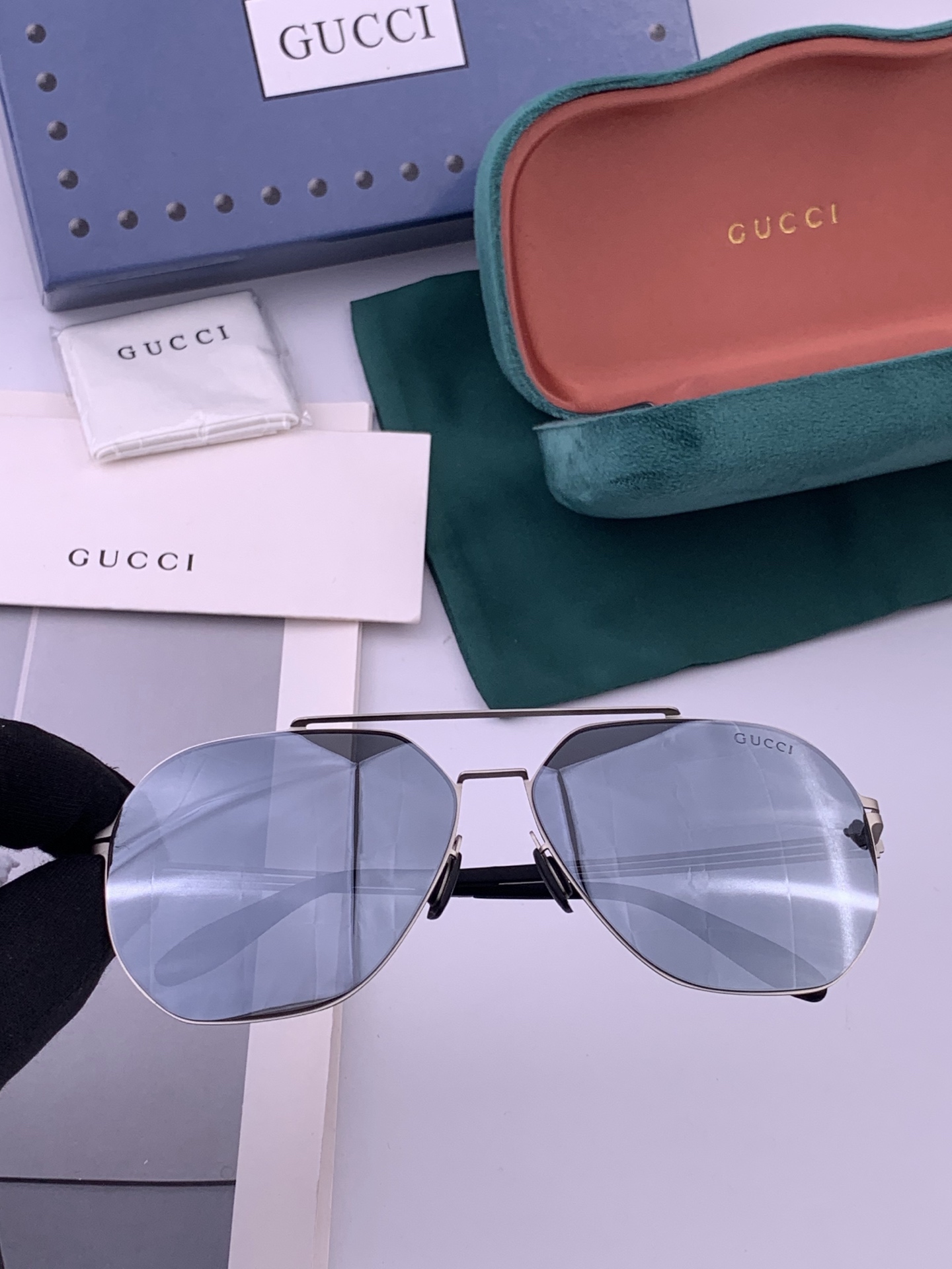 ♦️ GUCCI 新款男女情侣款太阳镜多边形墨镜iP电镀永不褪色 超轻超有弹性整幅眼镜无螺丝重要的是压不