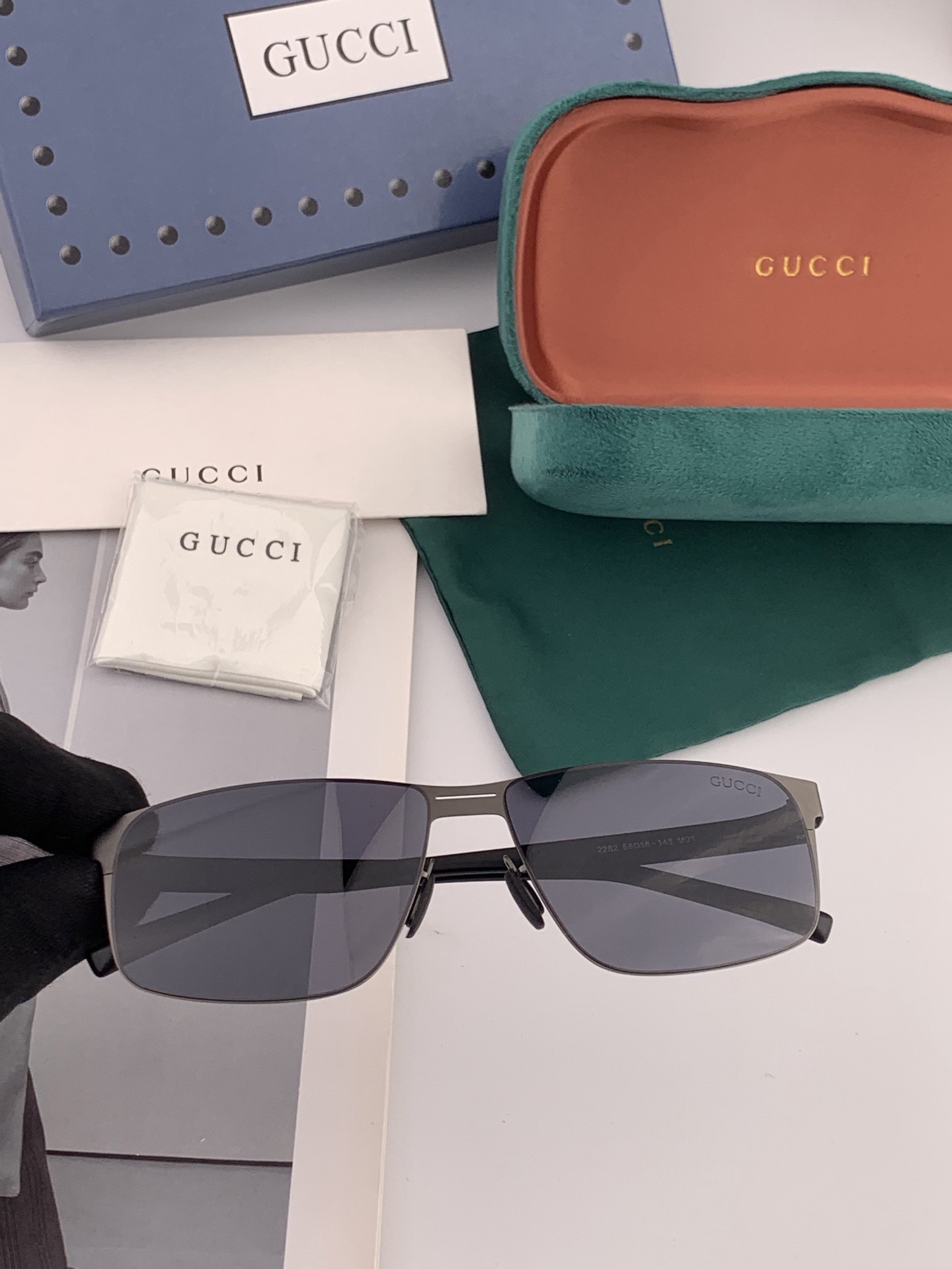 GUCCI 男款炫彩飞行员偏光太阳镜 ❤️材质：高清尼龙加厚卡槽高清偏光镜片 🌹无边框镜架💕颜👍型号：G
