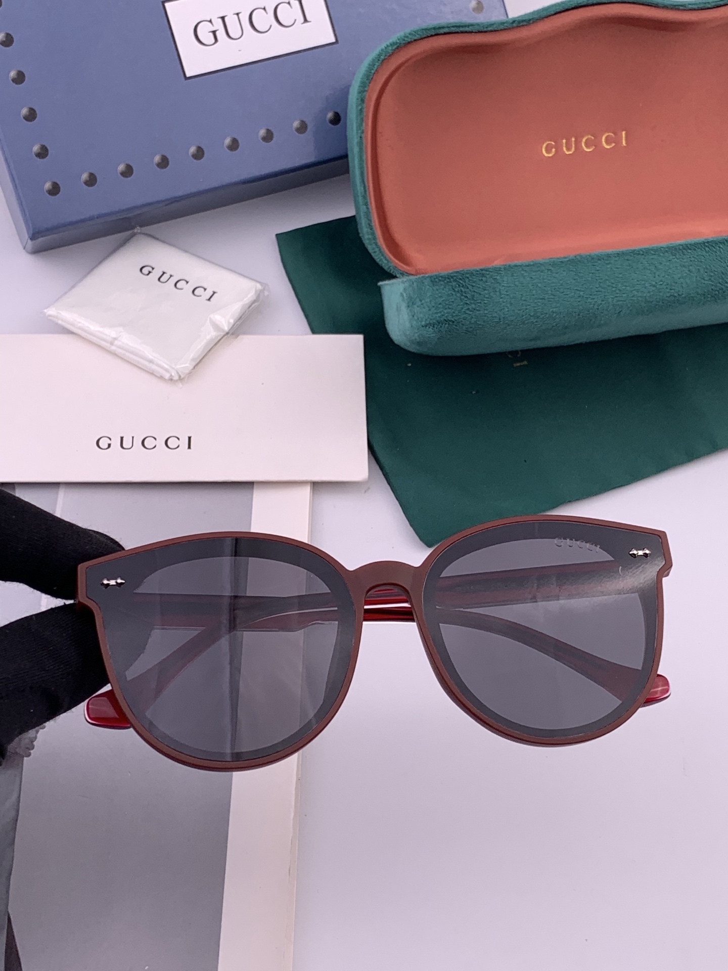 GUCCI  新款尼龙偏光太眼镜，情侣款时尚方框太阳镜佩戴舒适网红潮流款墨镜，大气女人范儿，大脸小脸都好