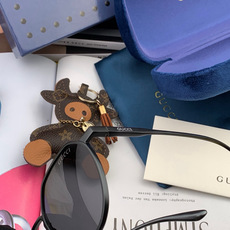 GUCCI-新款情侣款偏光太阳镜、完美品质,独特设计 高品质 高档哑色男仕太阳镜铝镁材质的镜架超轻还防 GUCCI-新款情侣款偏光太阳镜、完美品质,独特设计 高品质 高档哑色男仕太阳镜铝镁材质的镜架超轻还防