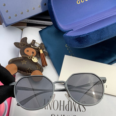 GUCCI-新款情侣款偏光太阳镜、完美品质,独特设计 高品质 高档哑色男仕太阳镜铝镁材质的镜架超轻还防 GUCCI-新款情侣款偏光太阳镜、完美品质,独特设计 高品质 高档哑色男仕太阳镜铝镁材质的镜架超轻还防