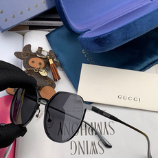 GUCCI-新款情侣款偏光太阳镜、完美品质,独特设计 高品质 高档哑色男仕太阳镜铝镁材质的镜架超轻还防 GUCCI-新款情侣款偏光太阳镜、完美品质,独特设计 高品质 高档哑色男仕太阳镜铝镁材质的镜架超轻还防