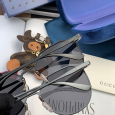 GUCCI-新款情侣款偏光太阳镜、完美品质,独特设计 高品质 高档哑色男仕太阳镜铝镁材质的镜架超轻还防 GUCCI-新款情侣款偏光太阳镜、完美品质,独特设计 高品质 高档哑色男仕太阳镜铝镁材质的镜架超轻还防
