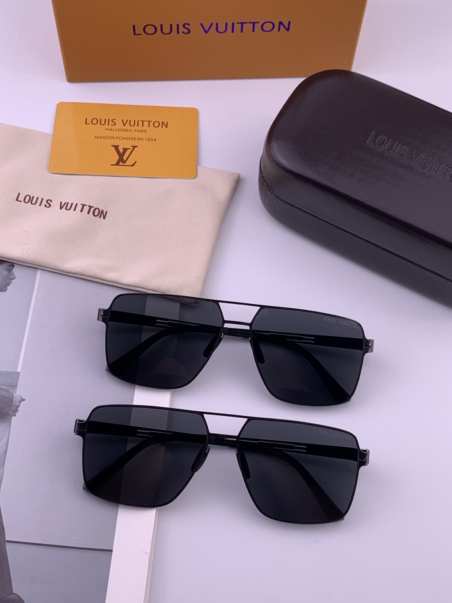 ♦️LV 新款男女情侣款太阳镜多边形墨镜iP电镀永不褪色 超轻超有弹性整幅眼镜无螺丝重要的是压不坏 高清